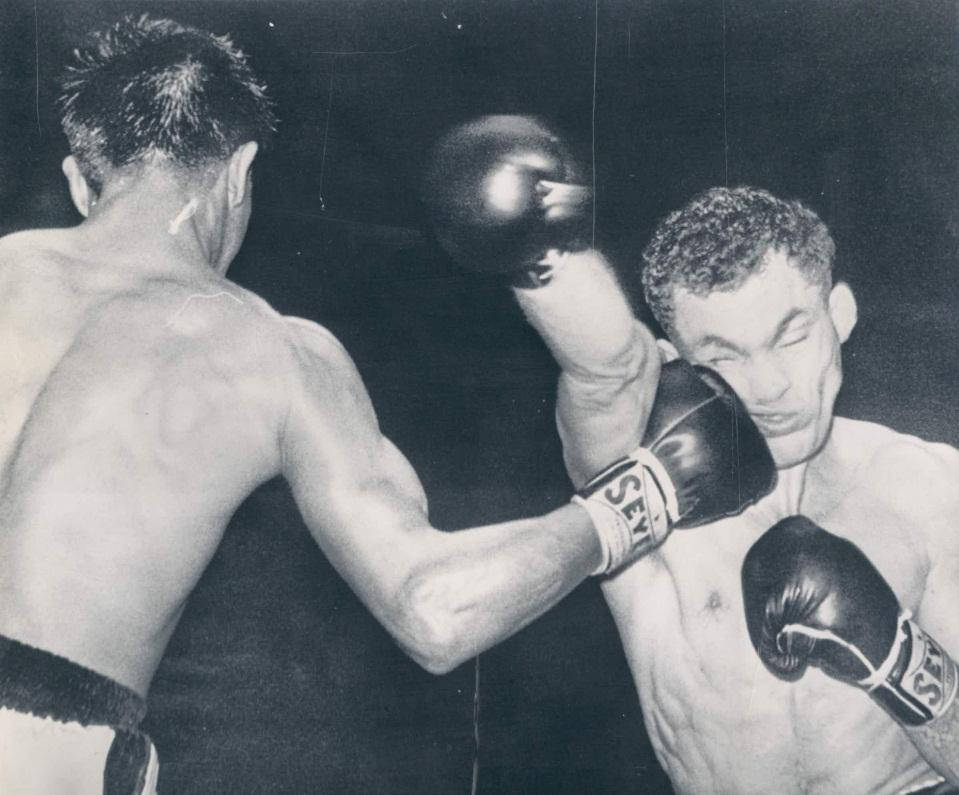 Battling Torres Punching Carlos Ortiz Background