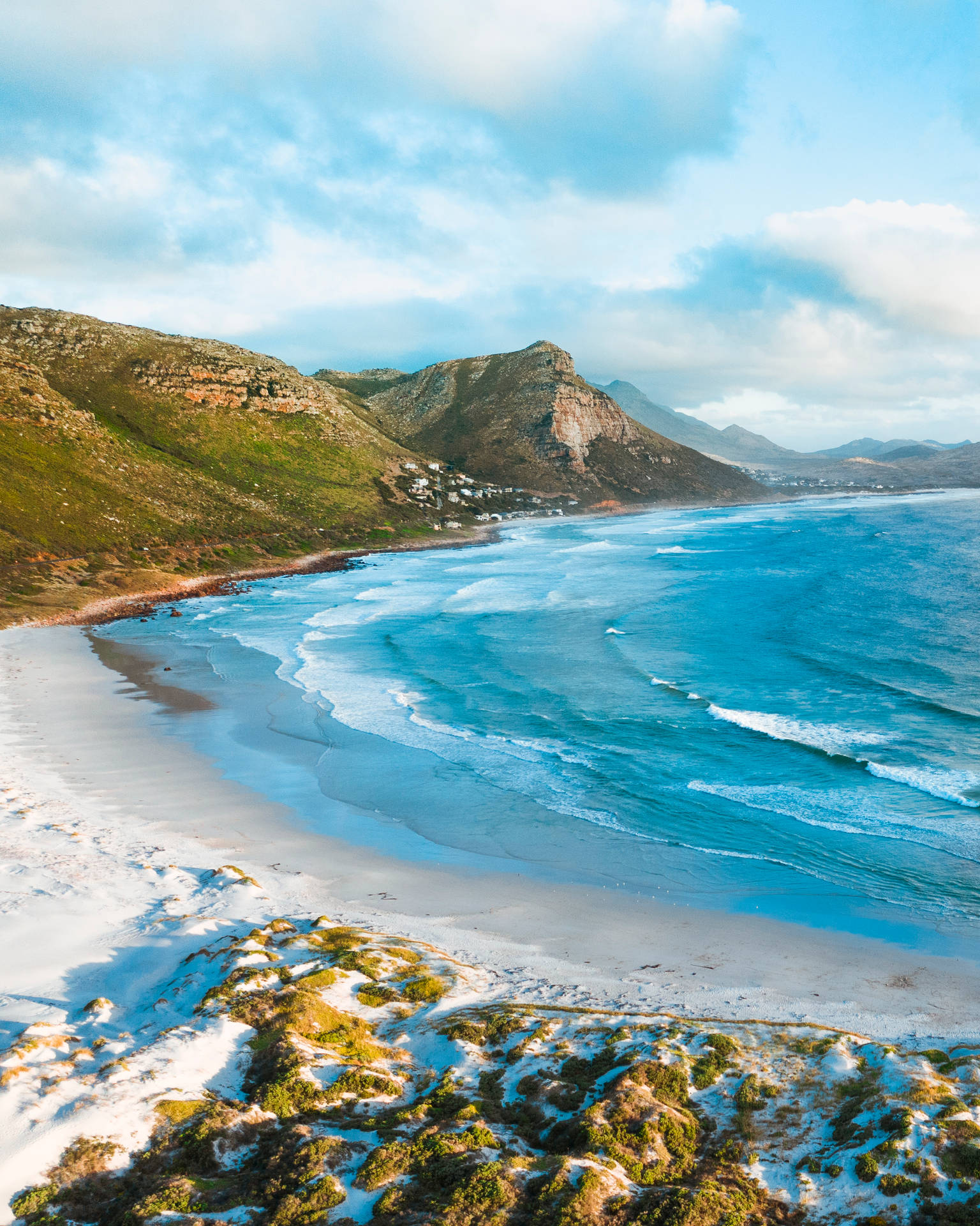 Beach And Mountains Nature Scenery Background