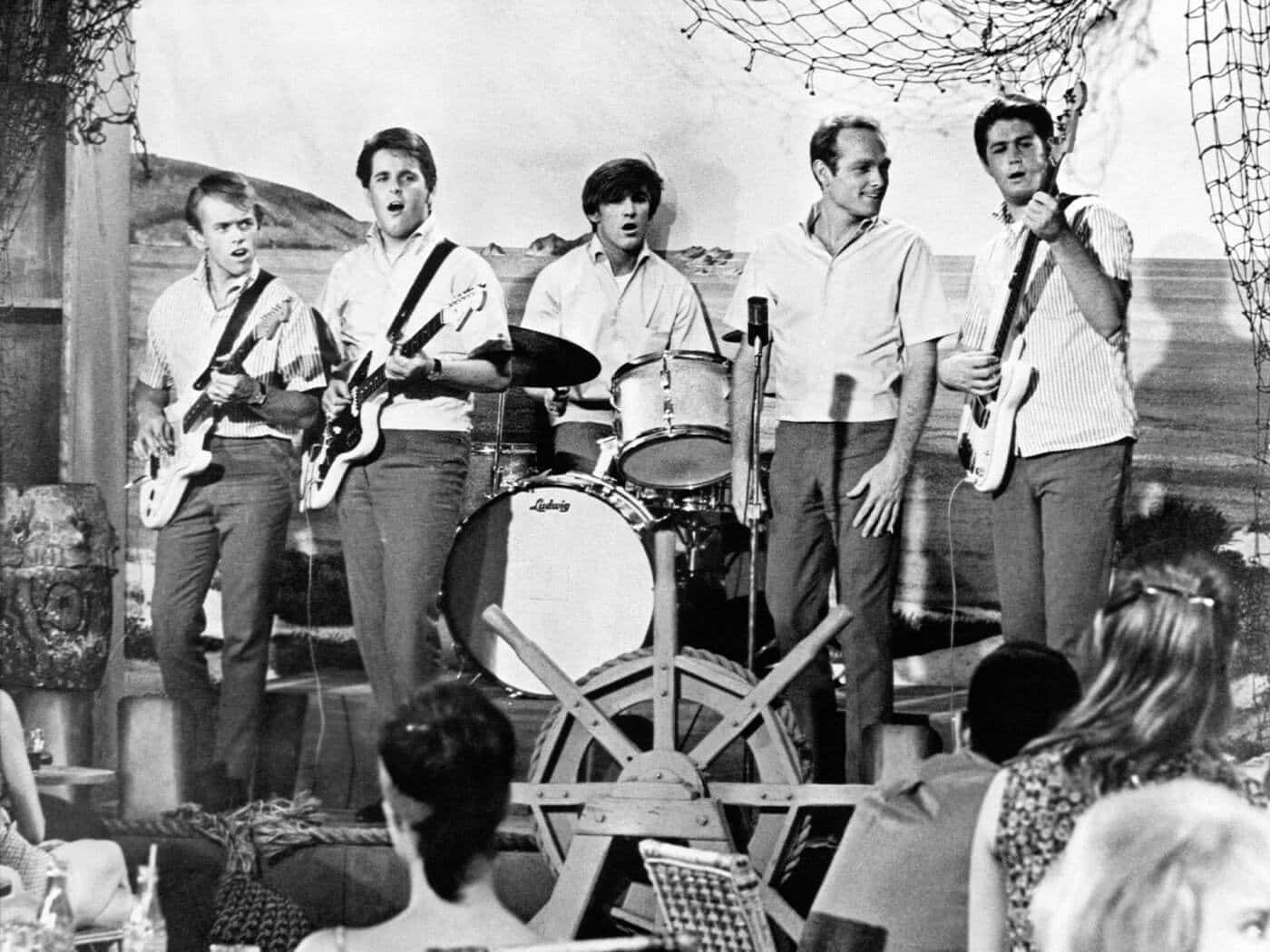 Beach Boys Singing Girls On The Beach 1965 Background