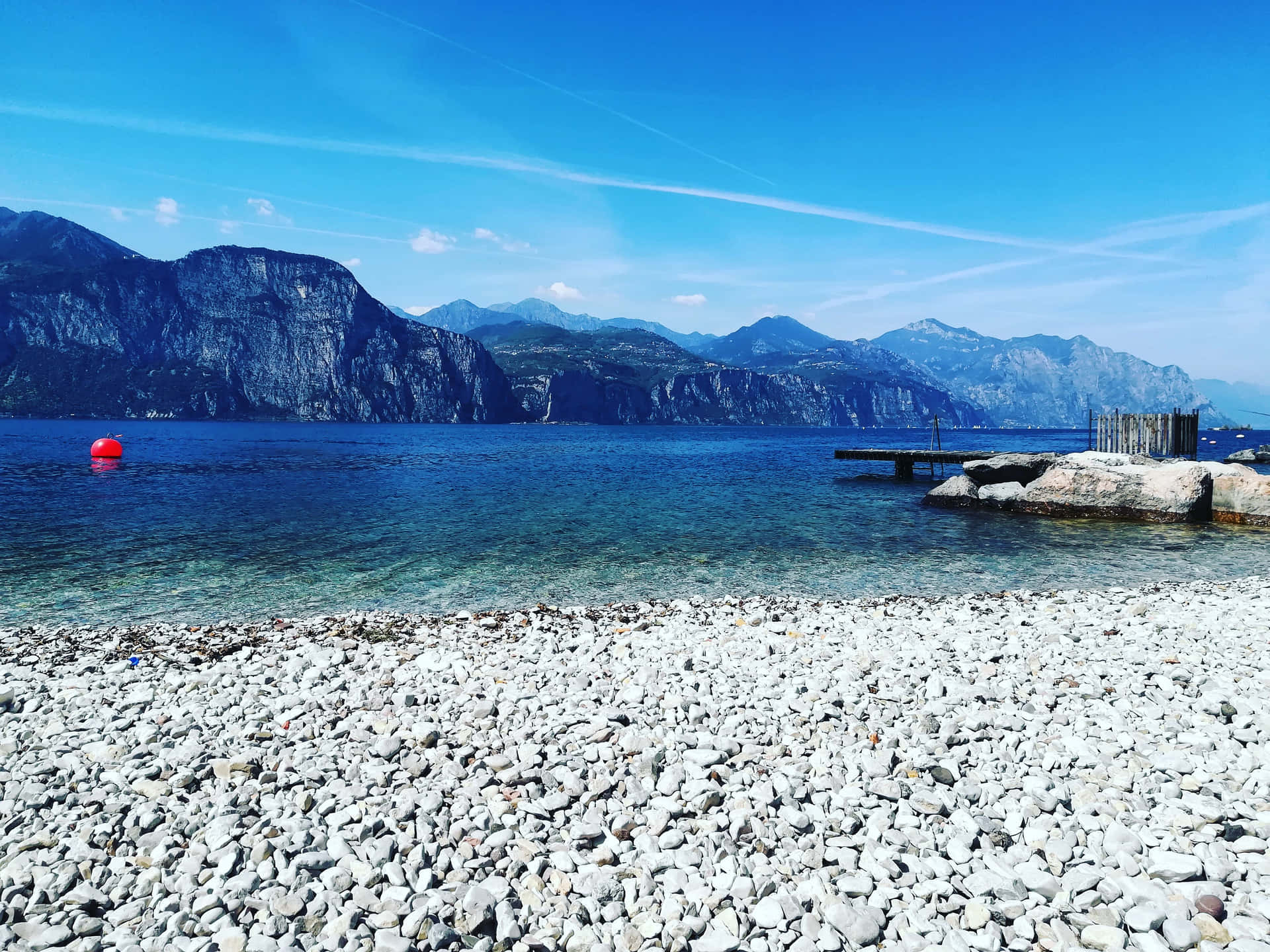 Beach In Lake Lago Di Garda Background