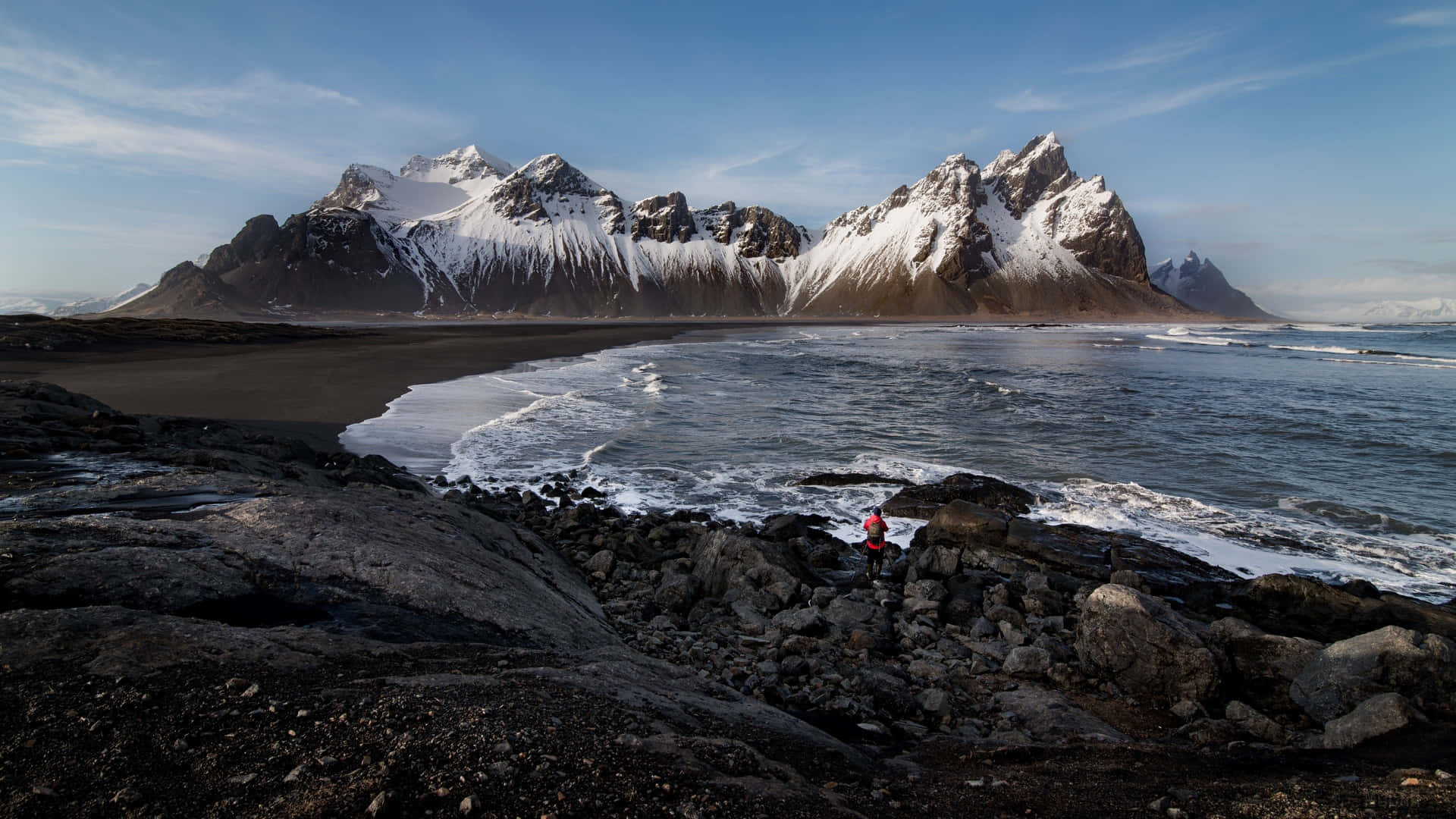 Beach With Mountain View In Iceland Desktop