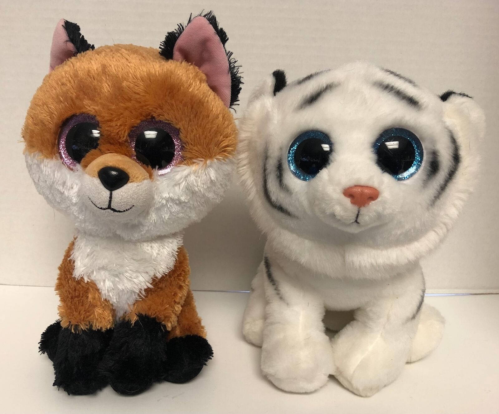Beanie Boos Fox And White Tiger Background