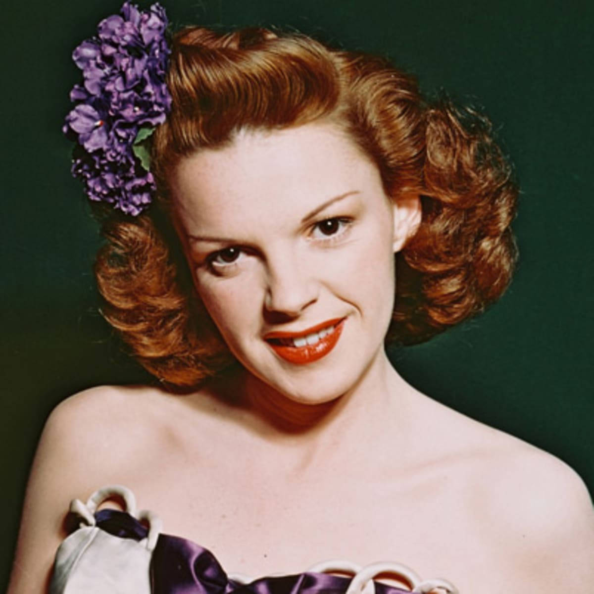 Beautiful American Actress Judy Garland Background