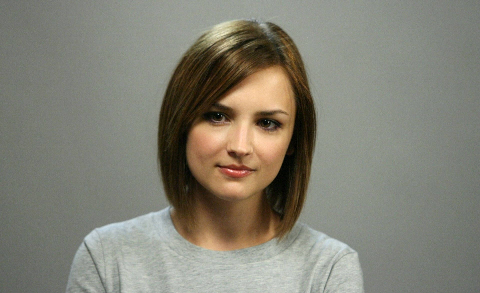 Beautiful American Actress Rachael Leigh Cook Background