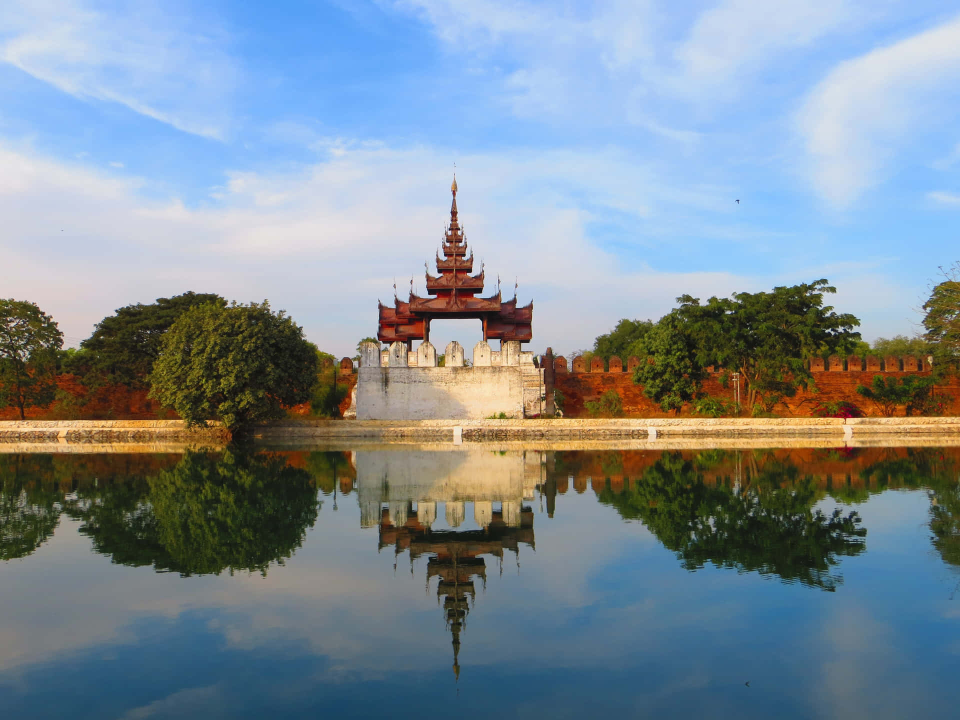 Beautiful Ayeyarwady River Surrounding Mandalay Palace Background