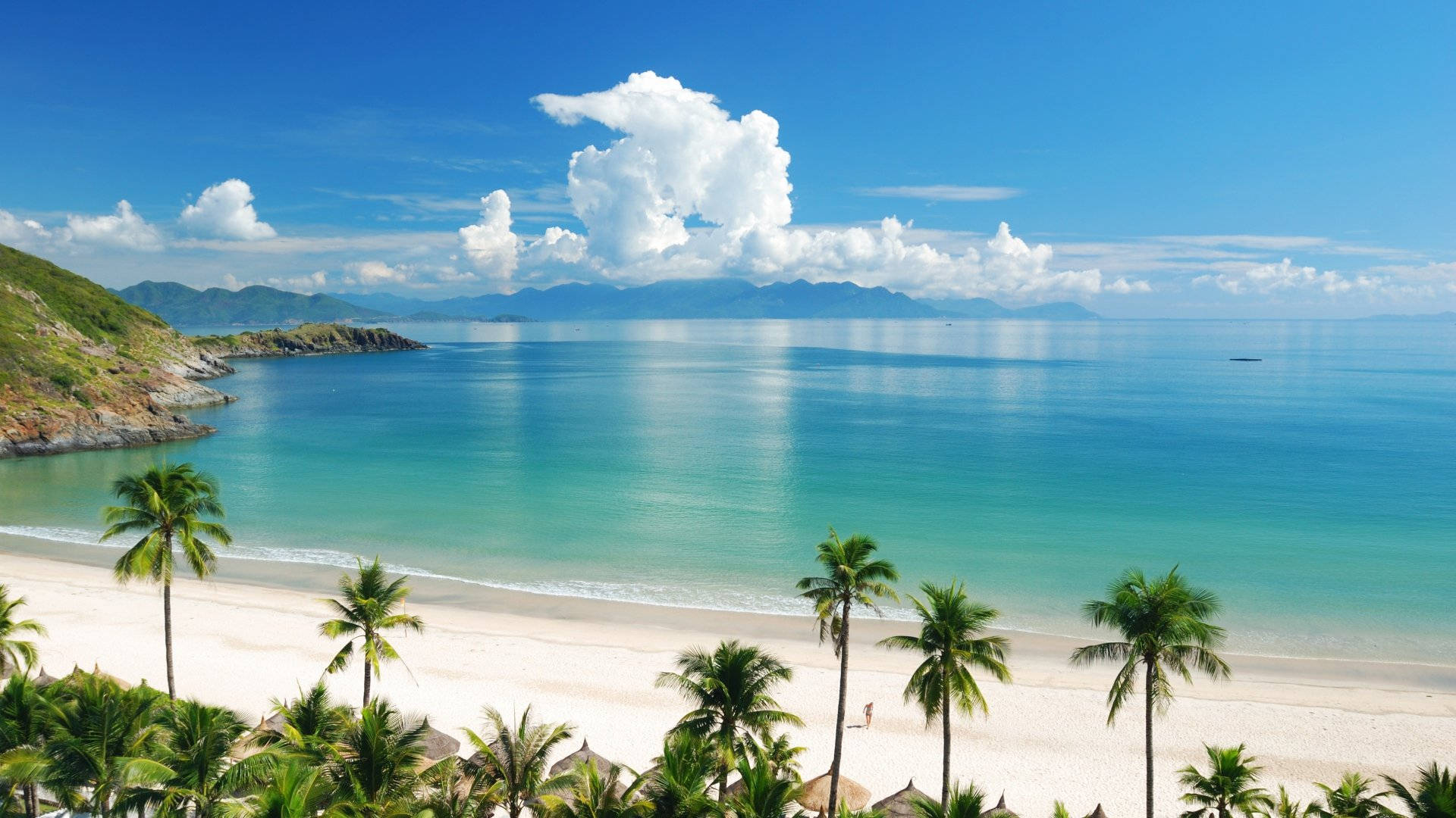 Beautiful Beach In Vietnam Background