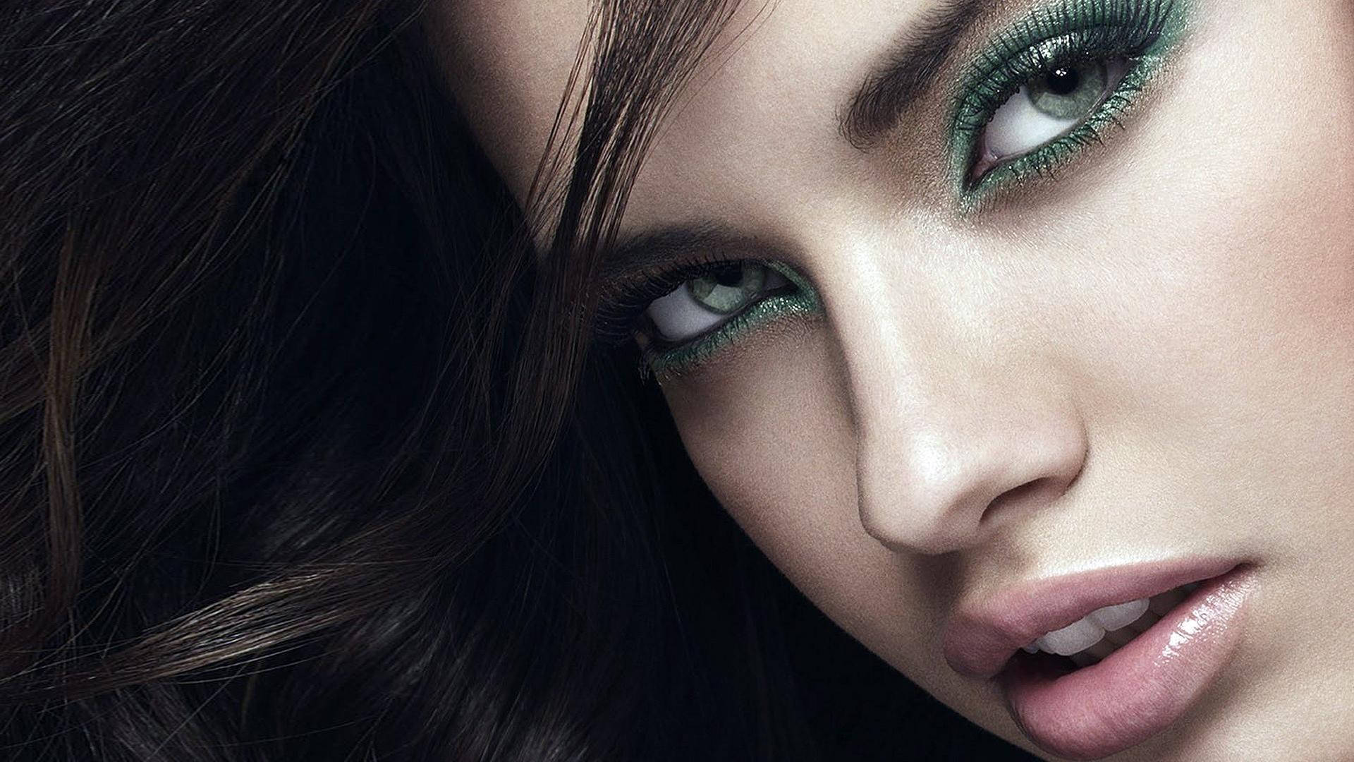 Beautiful Face Adriana Lima Background