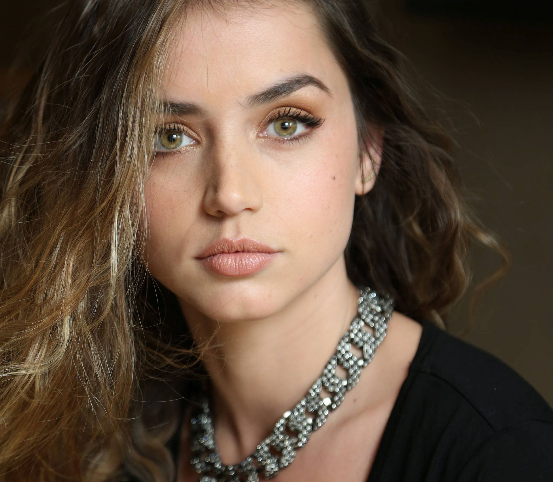 Beautiful Face Ana De Armas Background