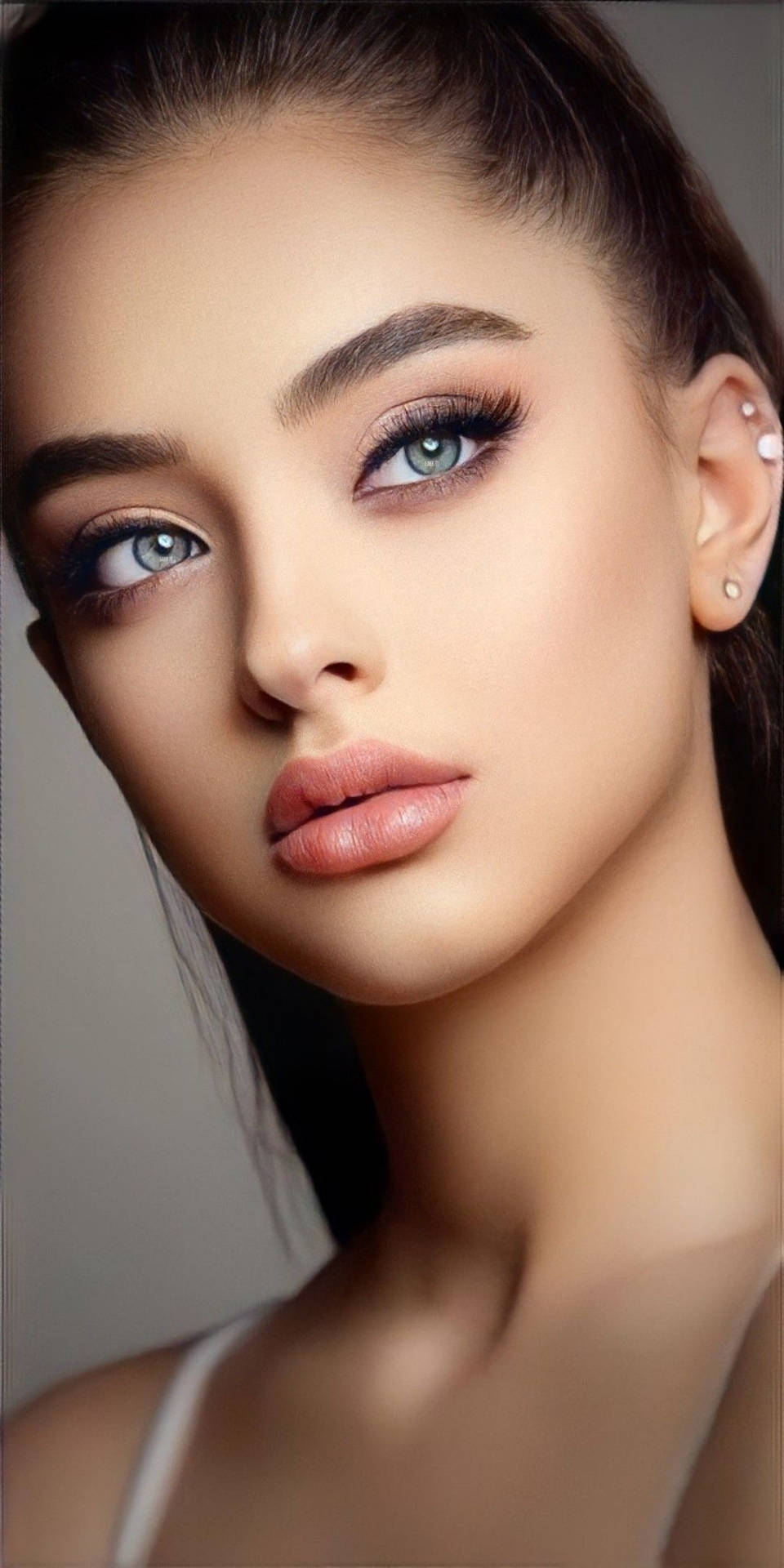 Beautiful Face Kimia Hosseini Background