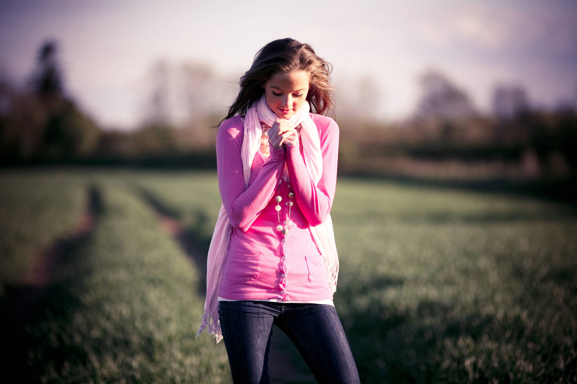 Beautiful Hd Woman In The Field Background