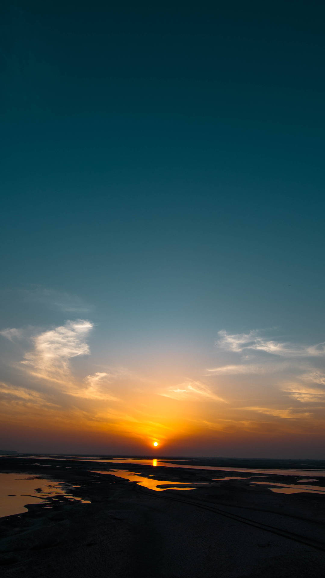 Beautiful Iphone Sunrise Over Beach Background