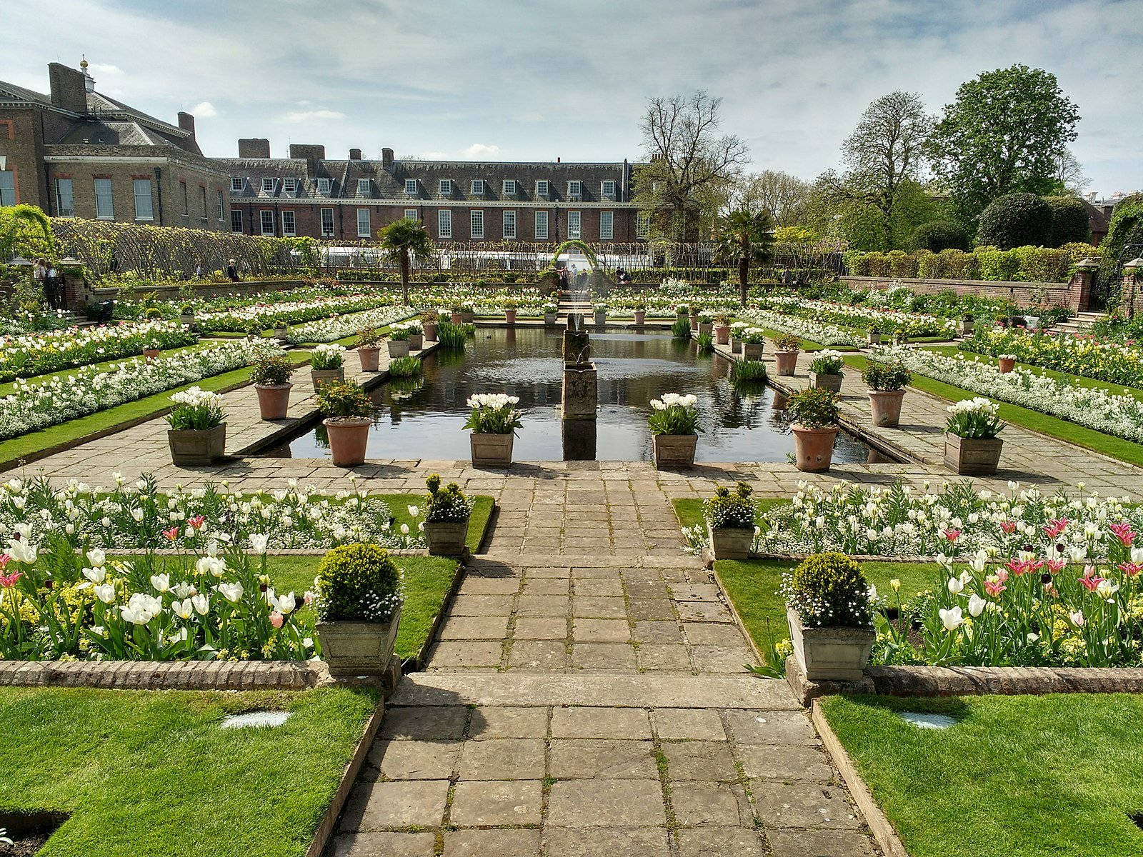 Beautiful Kensington Palace Garden Background