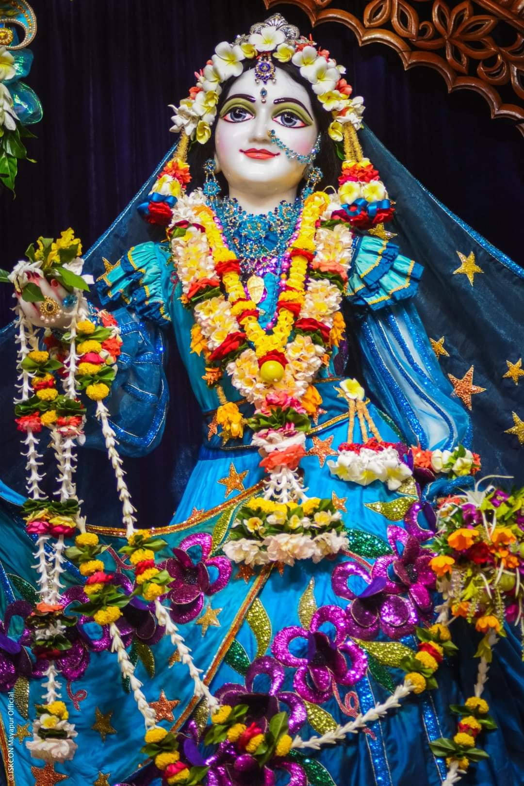 Beautiful Krishna Shri Radhe Statue Background