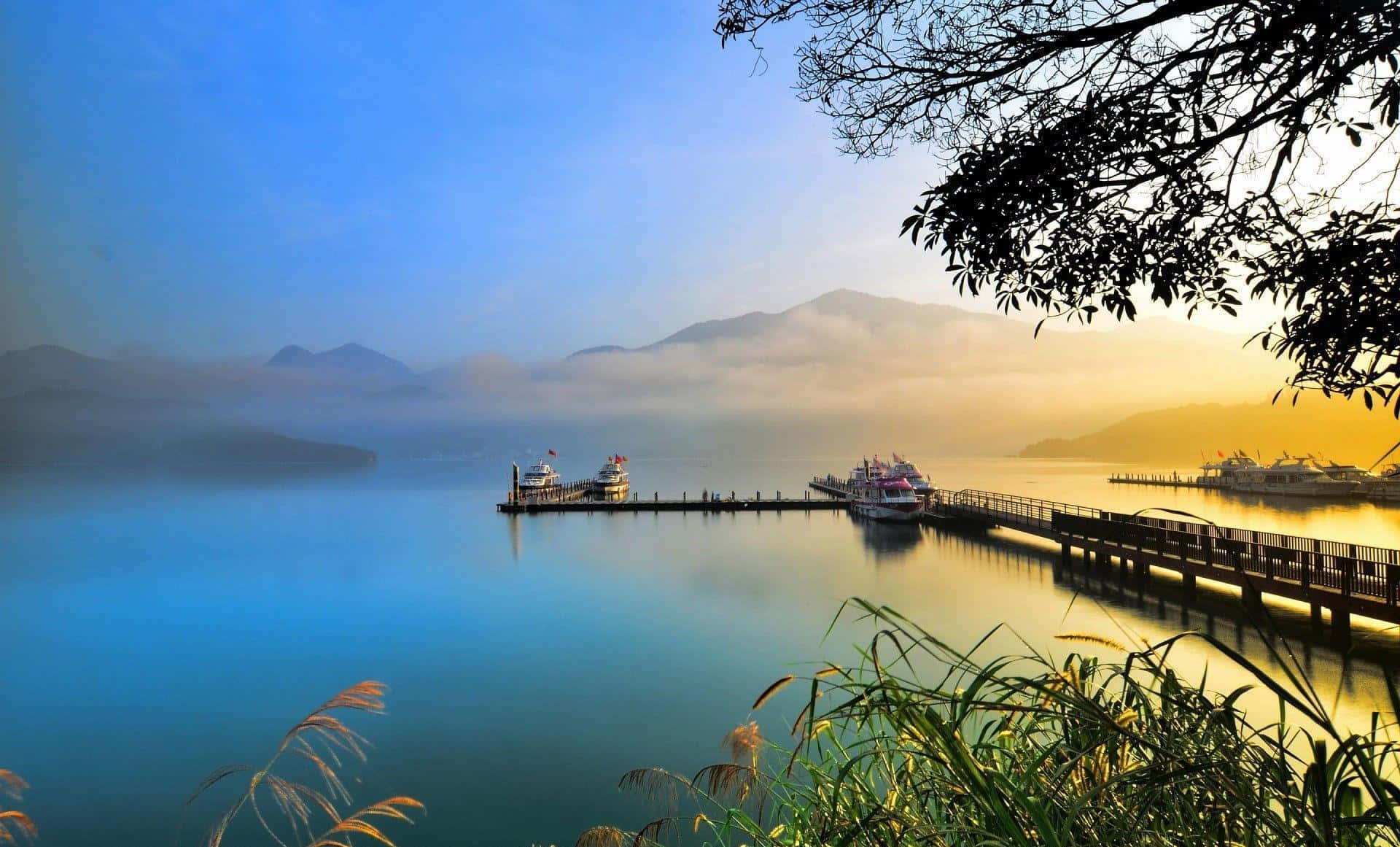 Beautiful Lake Sun Moon In Taiwan Background