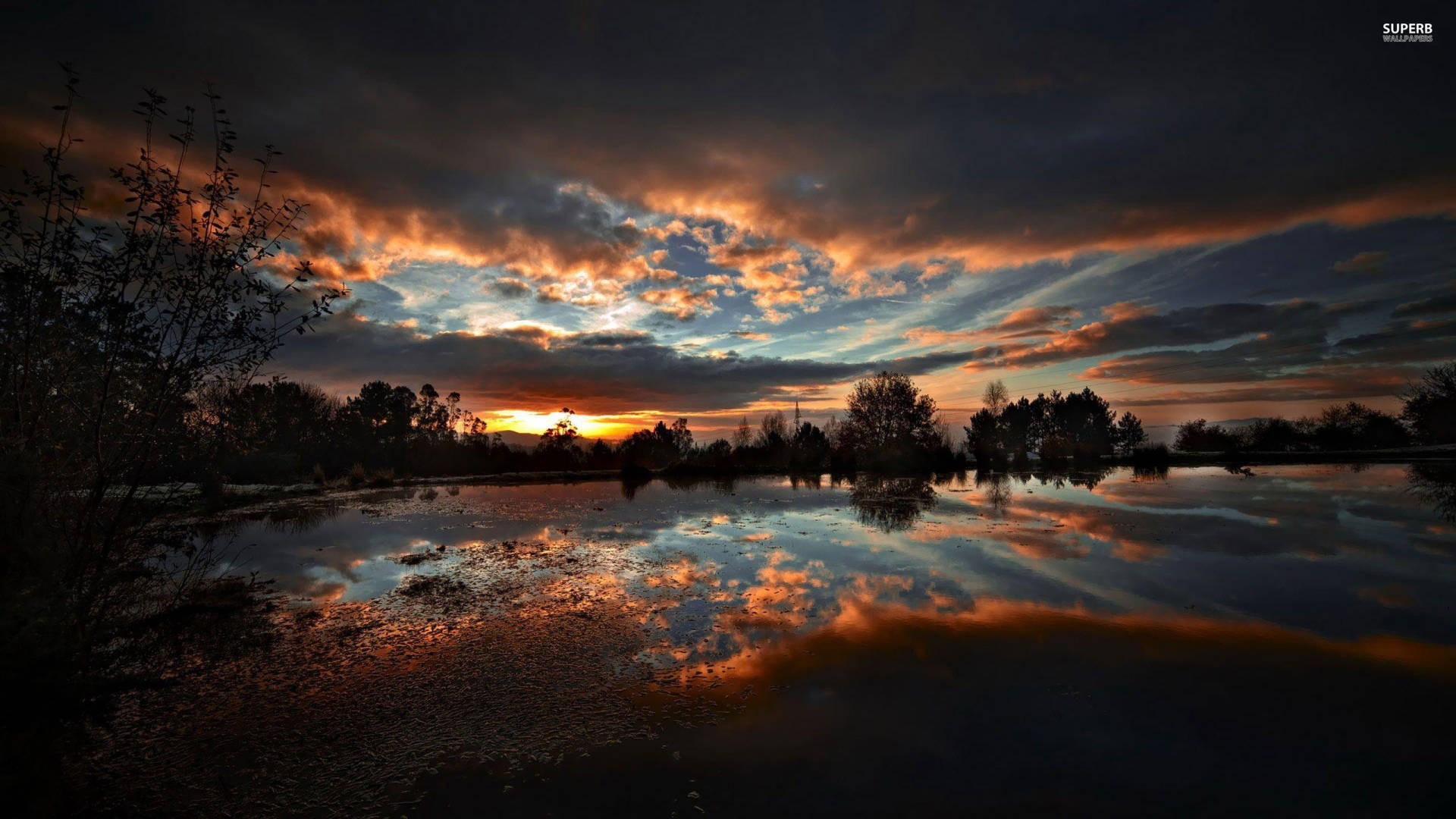 Beautiful Lake Sunset Desktop