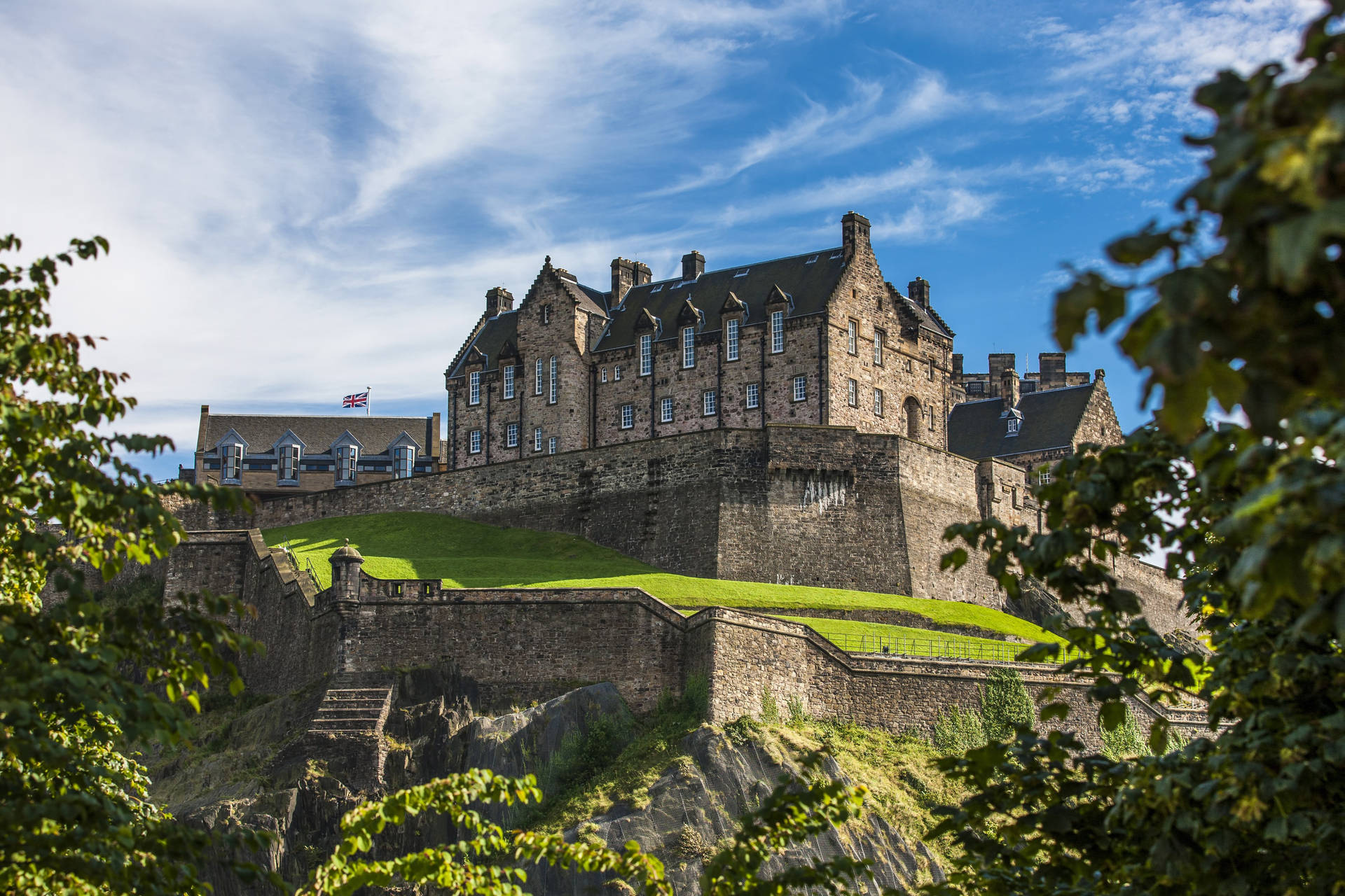 Beautiful Landscape Of Edinburgh Castle Background