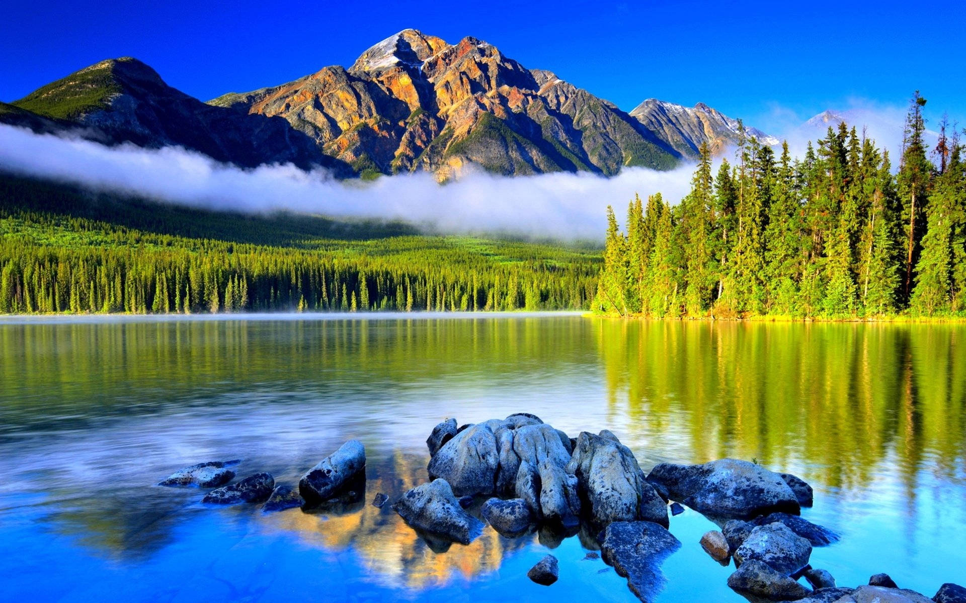 Beautiful Mountain Clear Water Reflection View Background