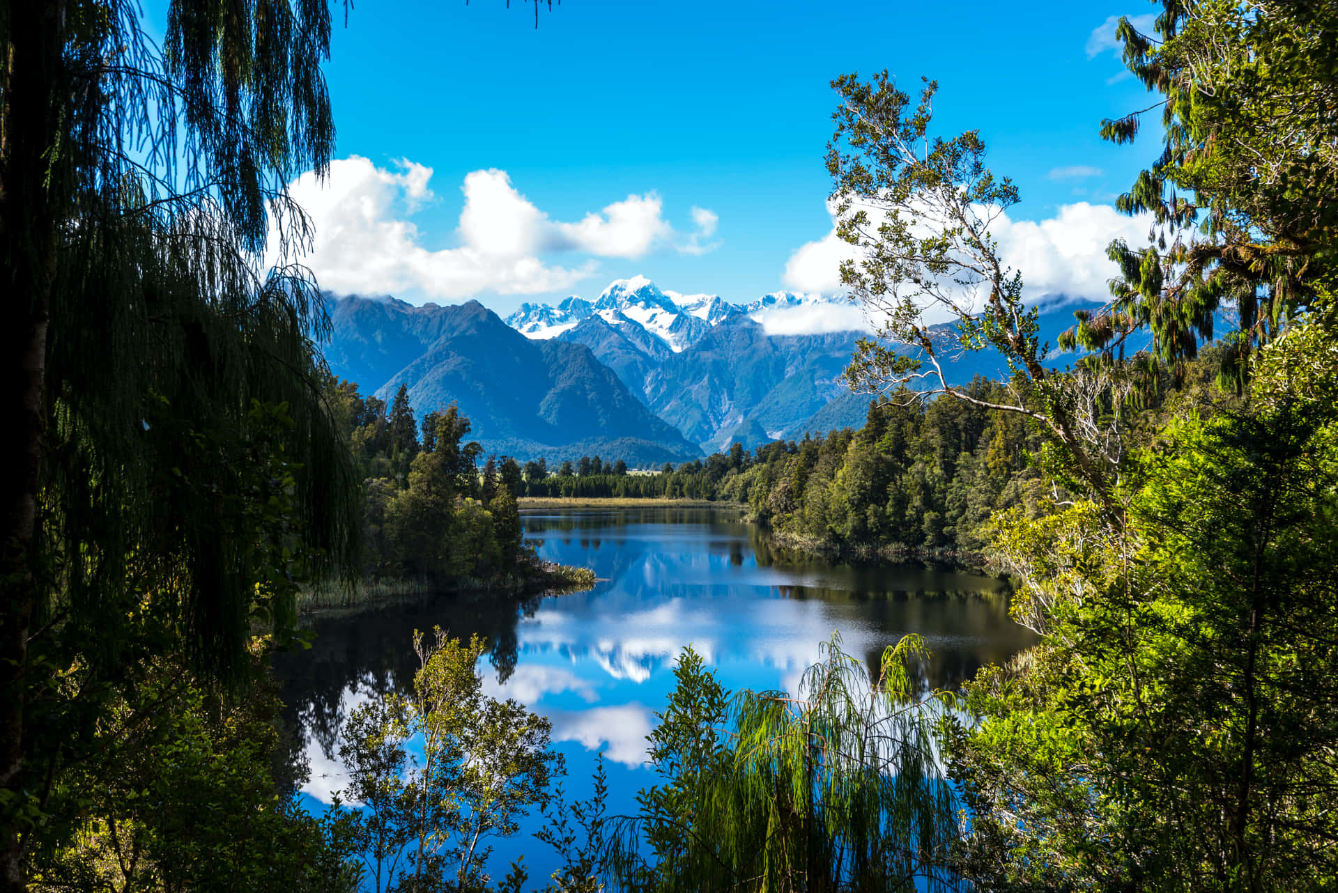 Beautiful Mountain Lake Stunning Vegetation Background