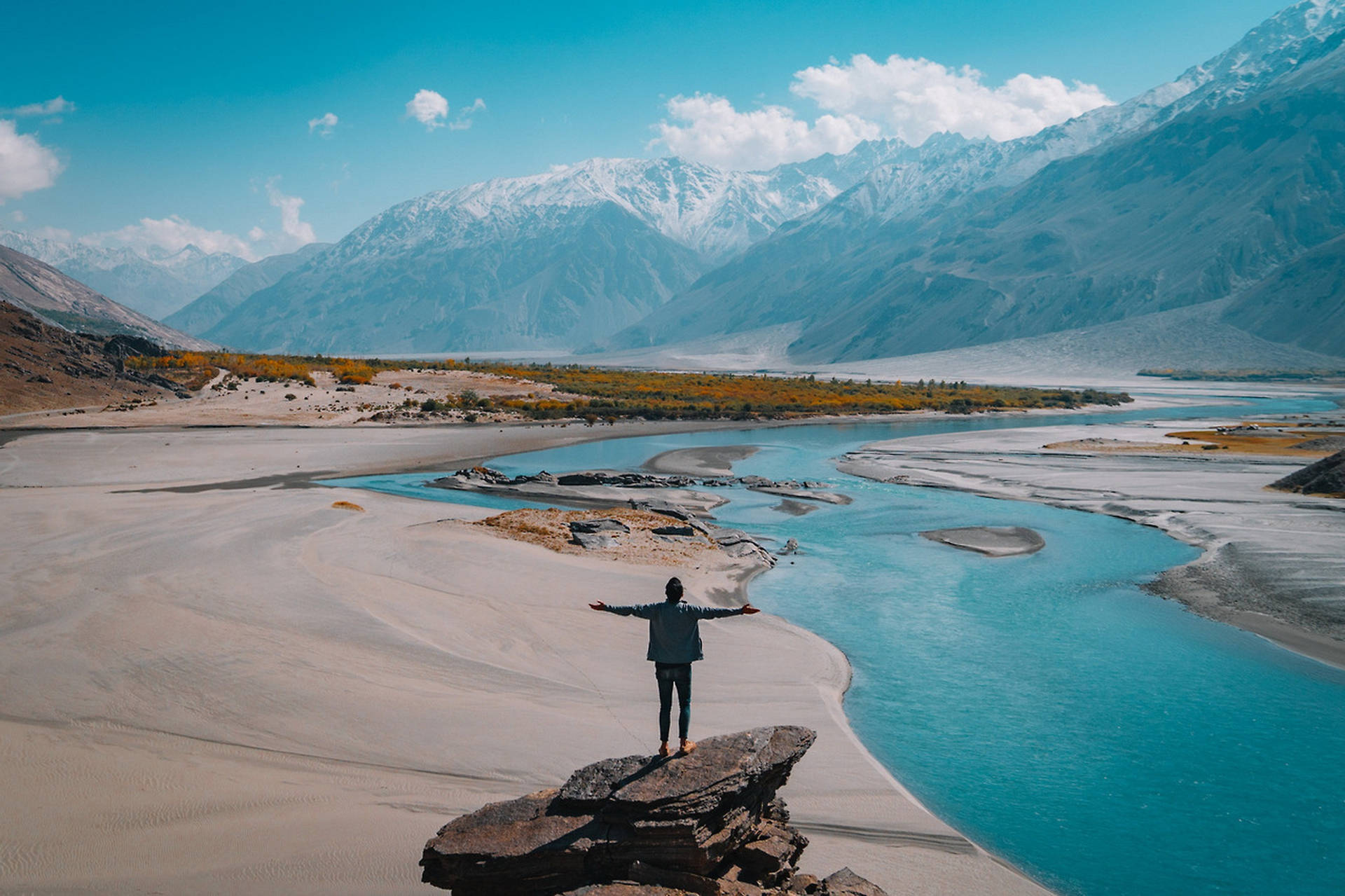 Beautiful Mountain View Freedom Lake Background