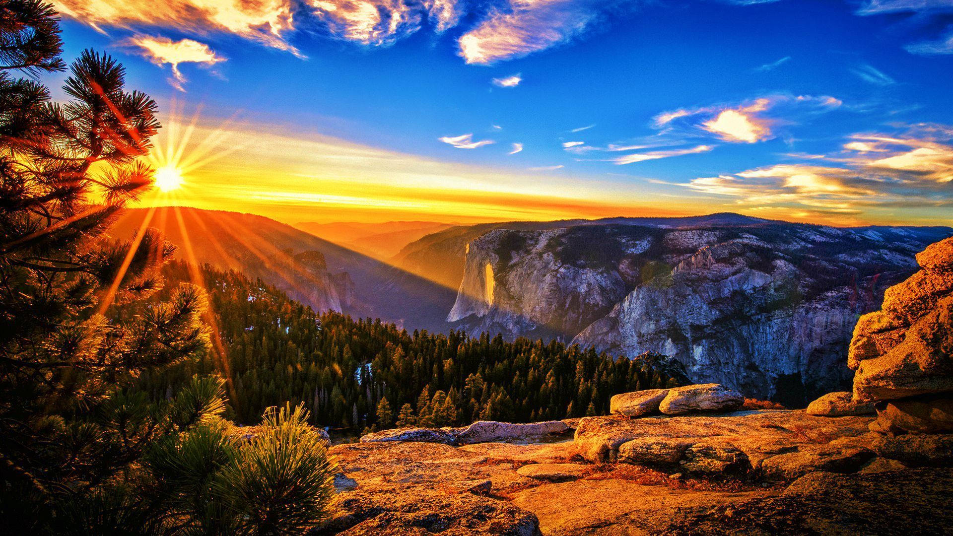 Beautiful Mountain View Sun Rays Desktop Background