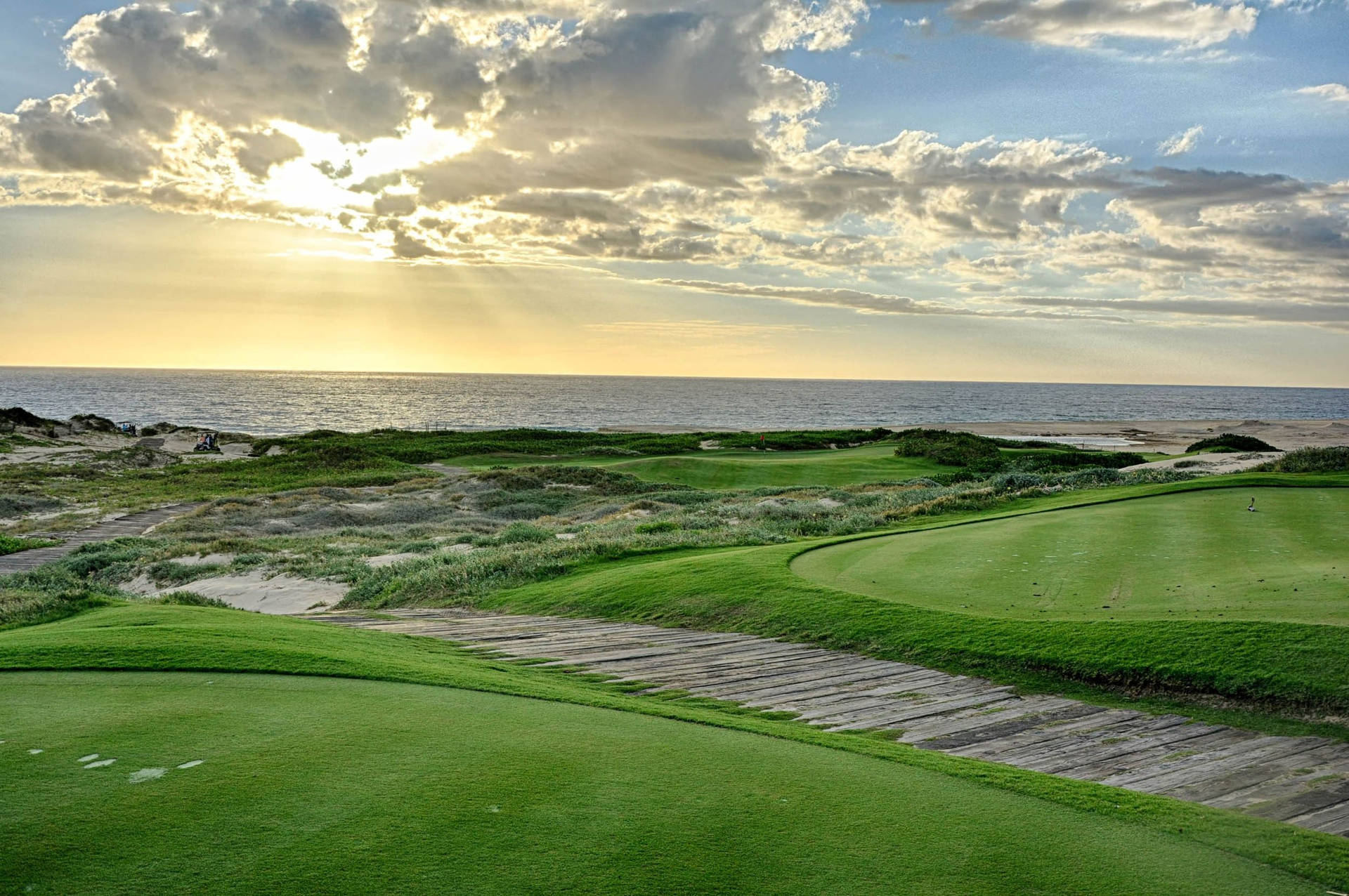 Beautiful Ocean Golf Course Background