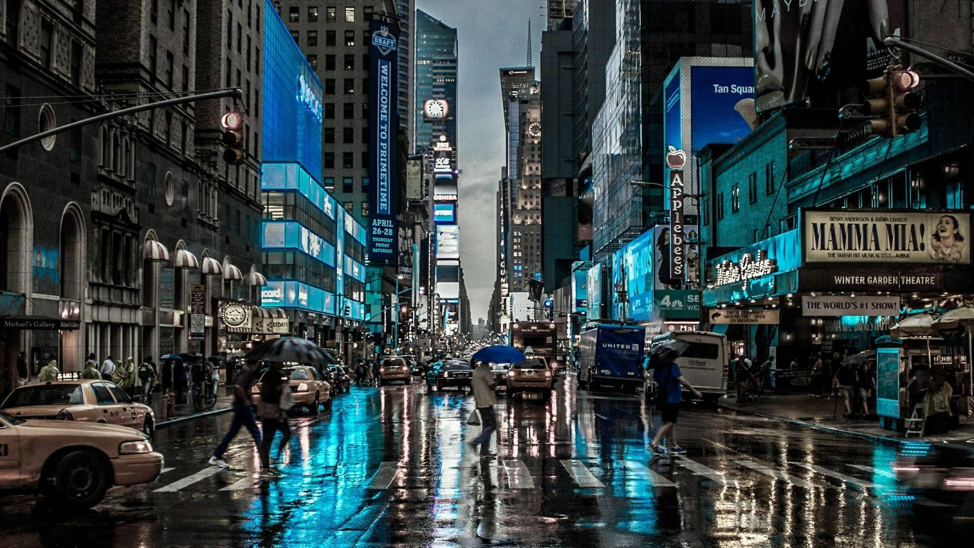 Beautiful Rain In A Busy City Background