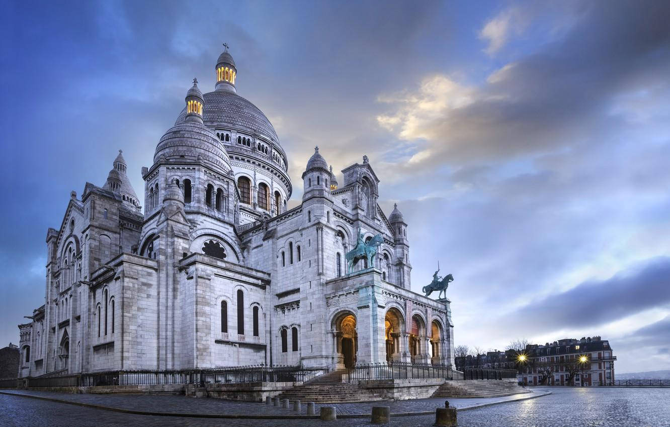 Beautiful Sacre Coeur Basilica Background