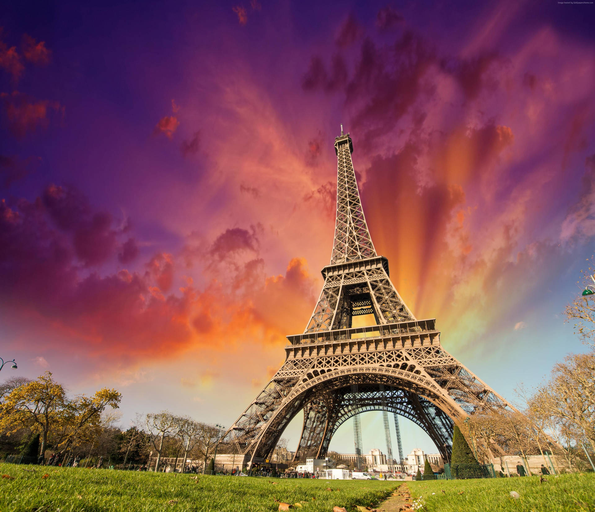 Beautiful Scenery At Paris Eiffel Tower Background