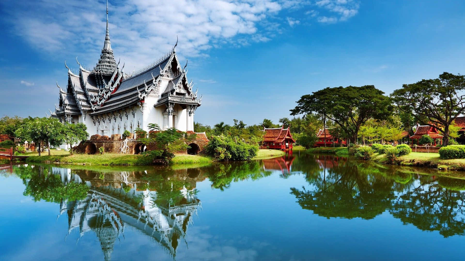 Beautiful Scenery Desktop Wat Rong Khun Background