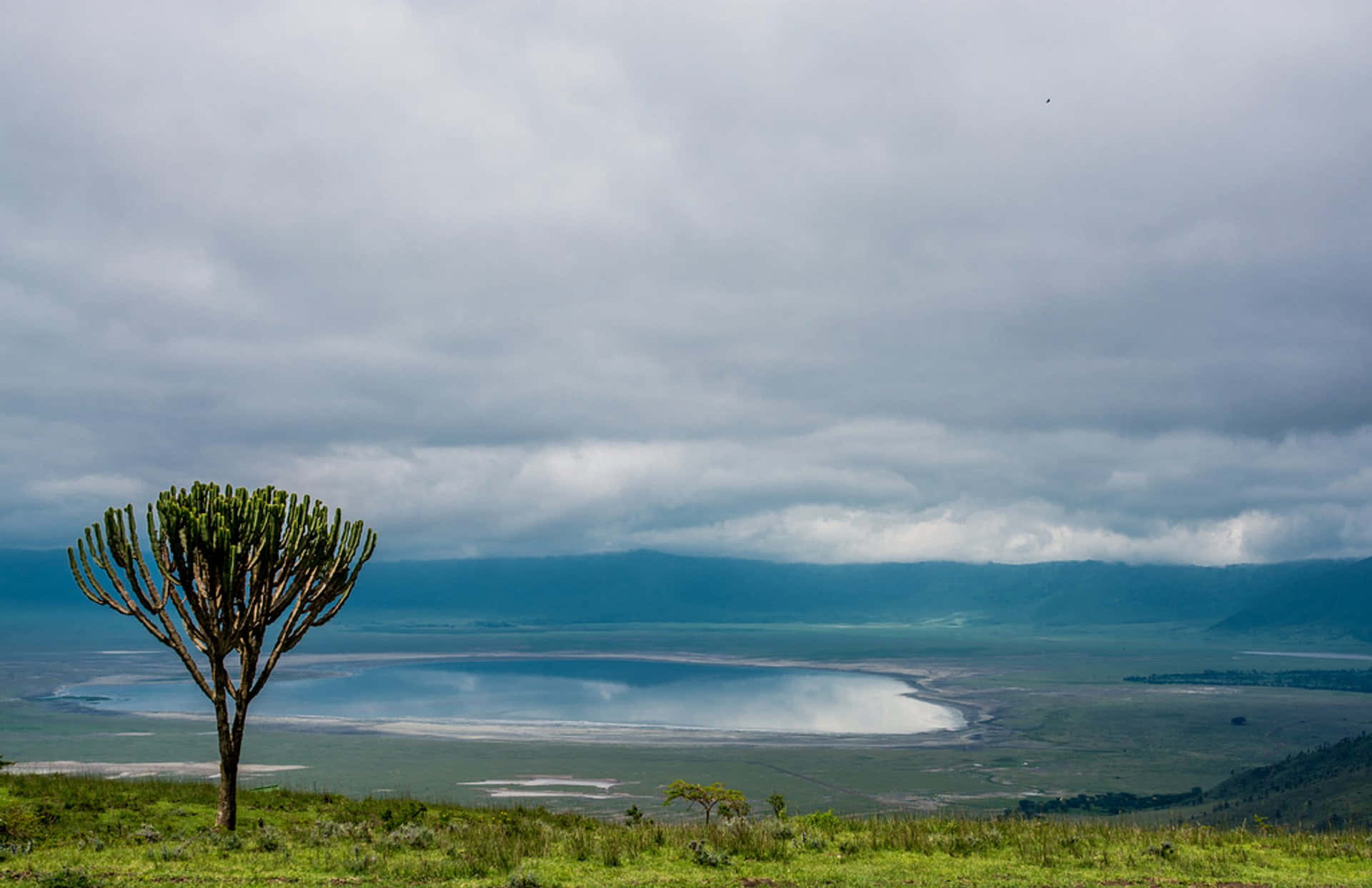Beautiful Scenery Of Lake Magadi Tanzania Ngorongoro Crater Background