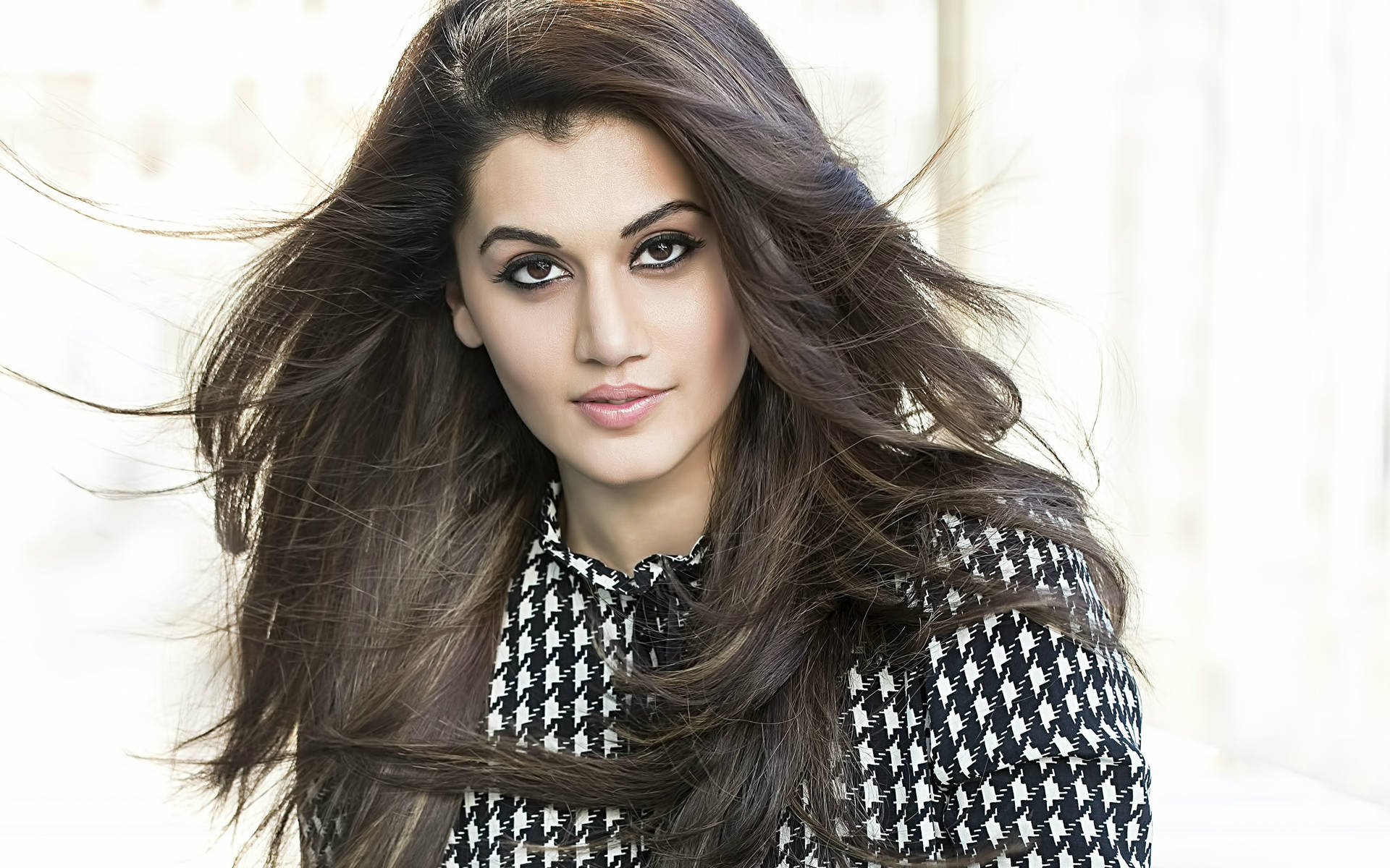 Beautiful Shot Of Taapsee Pannu Background