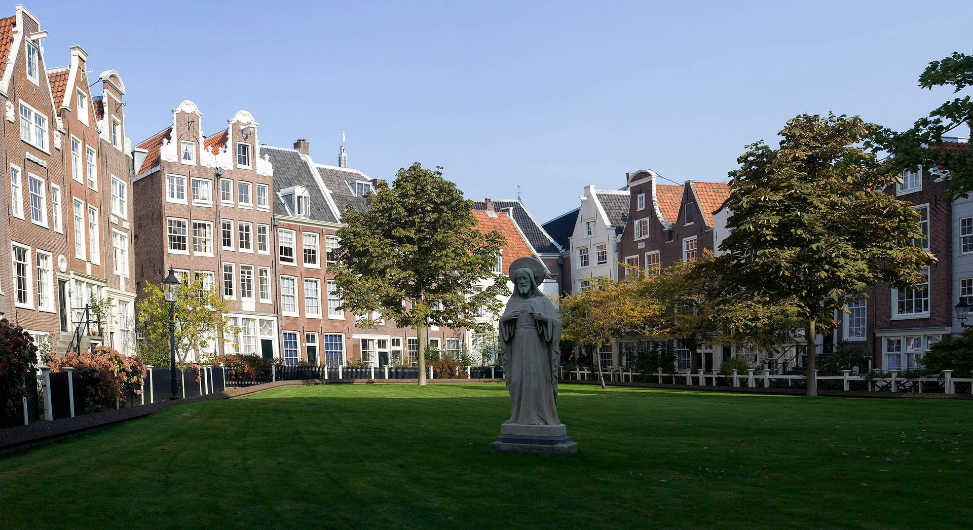 Beautiful Statue Of Beguine In Vibrant Amsterdam Background