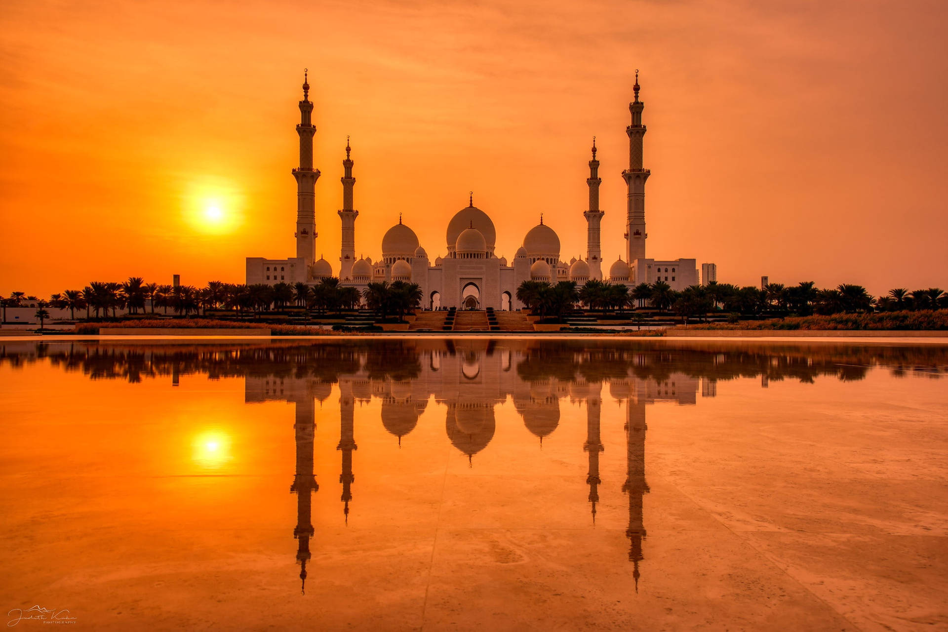 Beautiful Sunset At Dubai Mosque Background