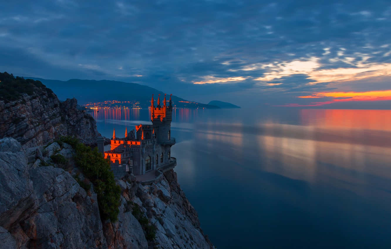 Beautiful Sunset In Yalta Background