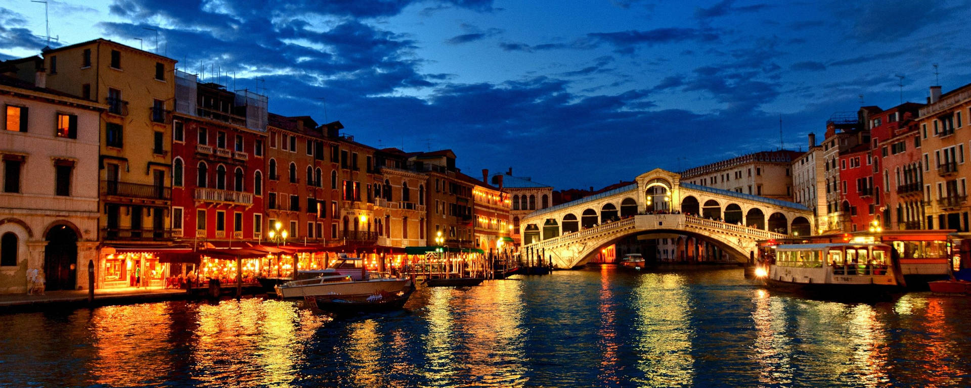 Beautiful Venice Italy At Night Background