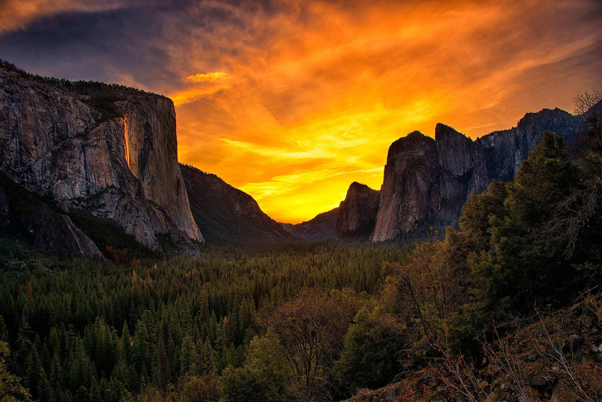 Beautiful Yosemite National Park Wallpaper Background