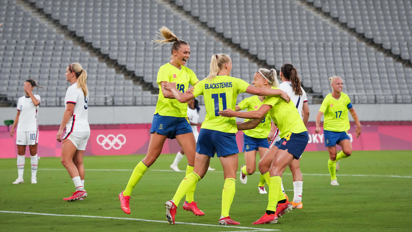 Becky Sauerbrunn, A Women's Football Superstar