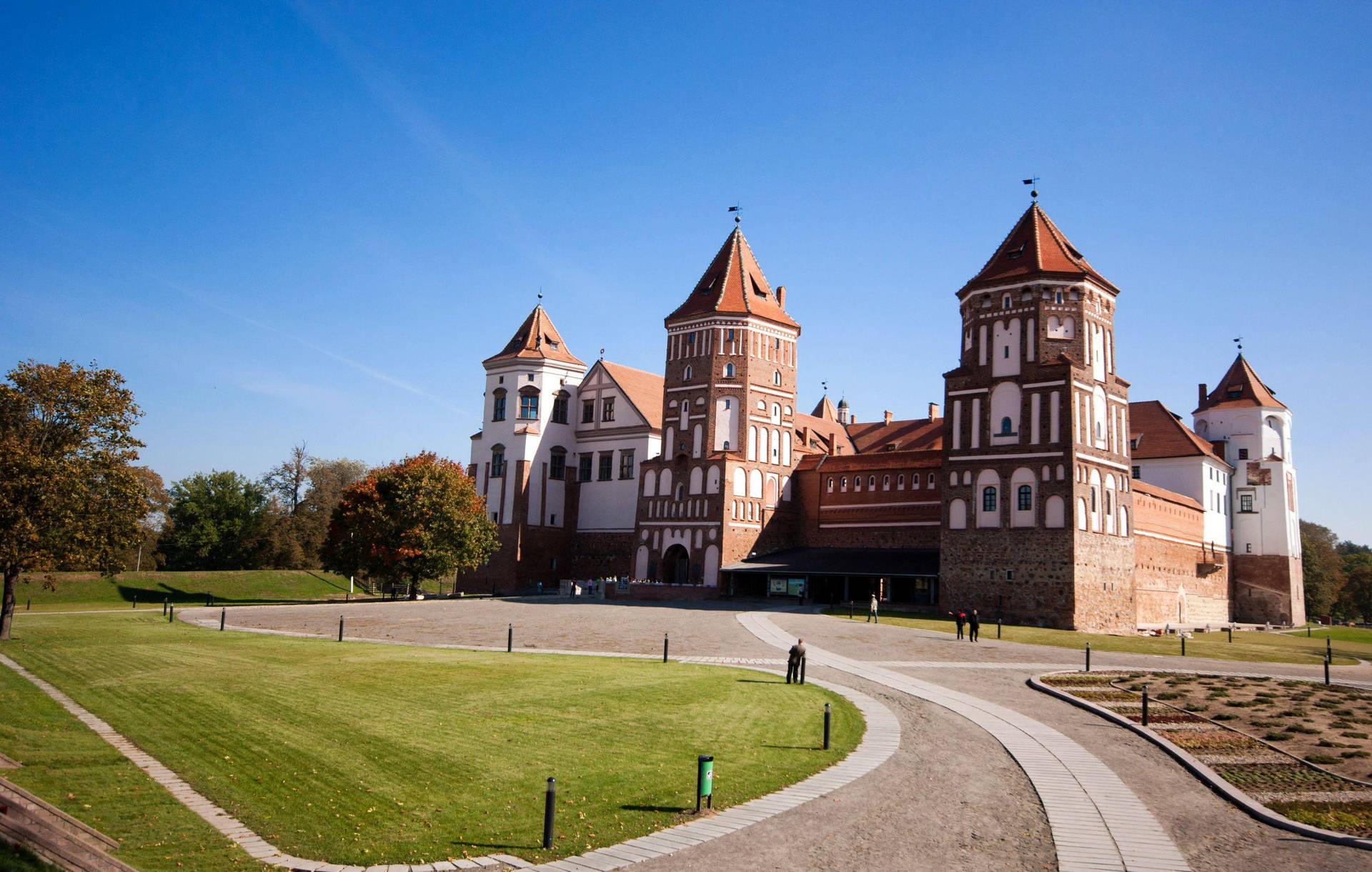 Belarus Castle Driveway Background