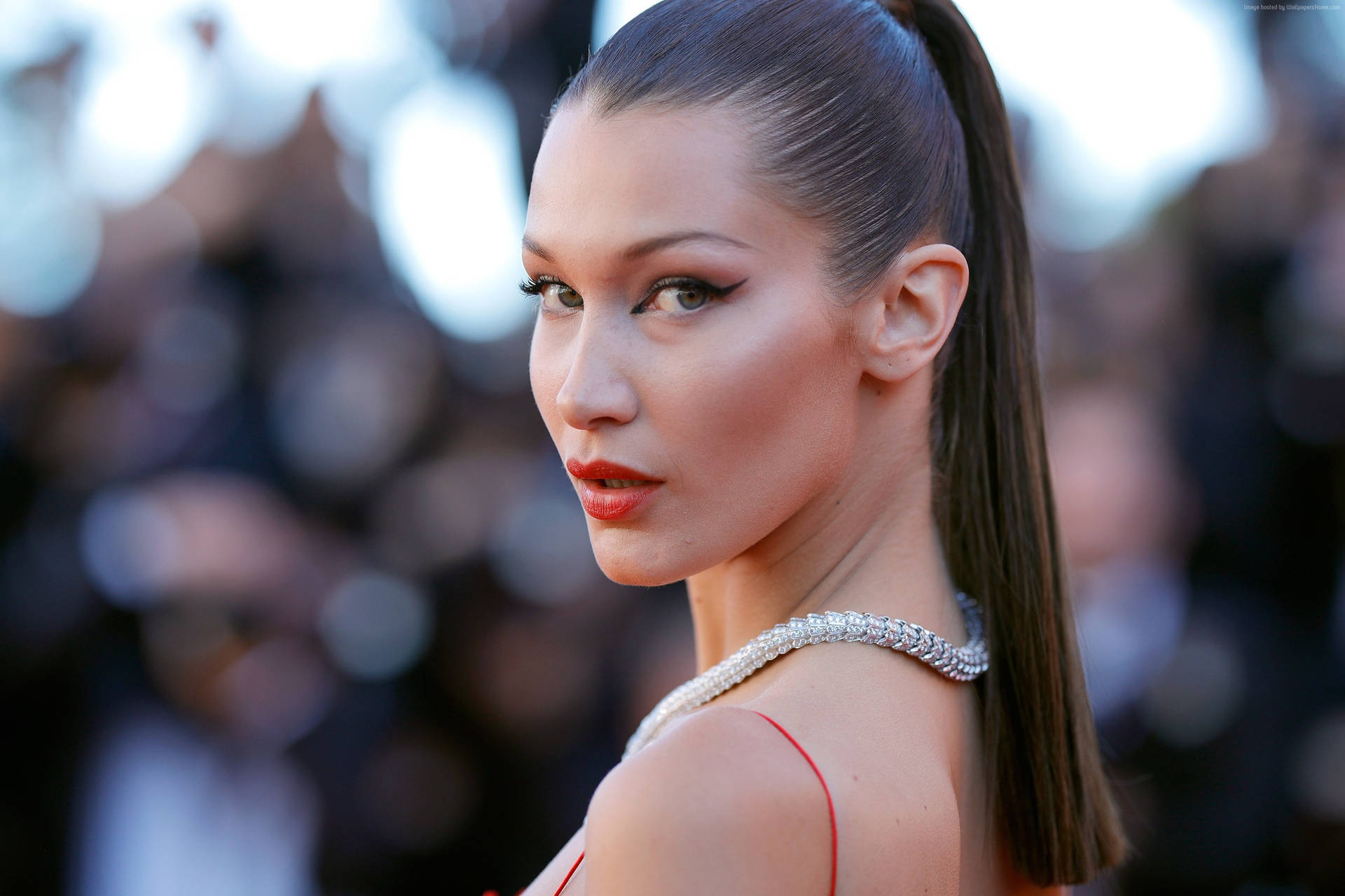 Bella Hadid Cat-eye Look Background