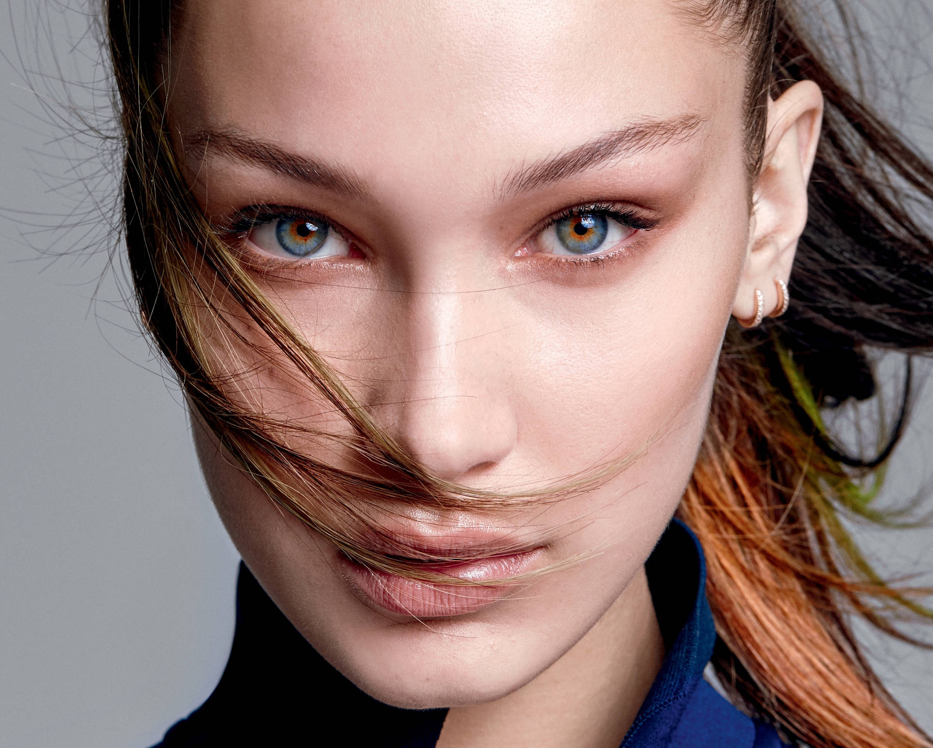 Bella Hadid Front Close-up Shot Background