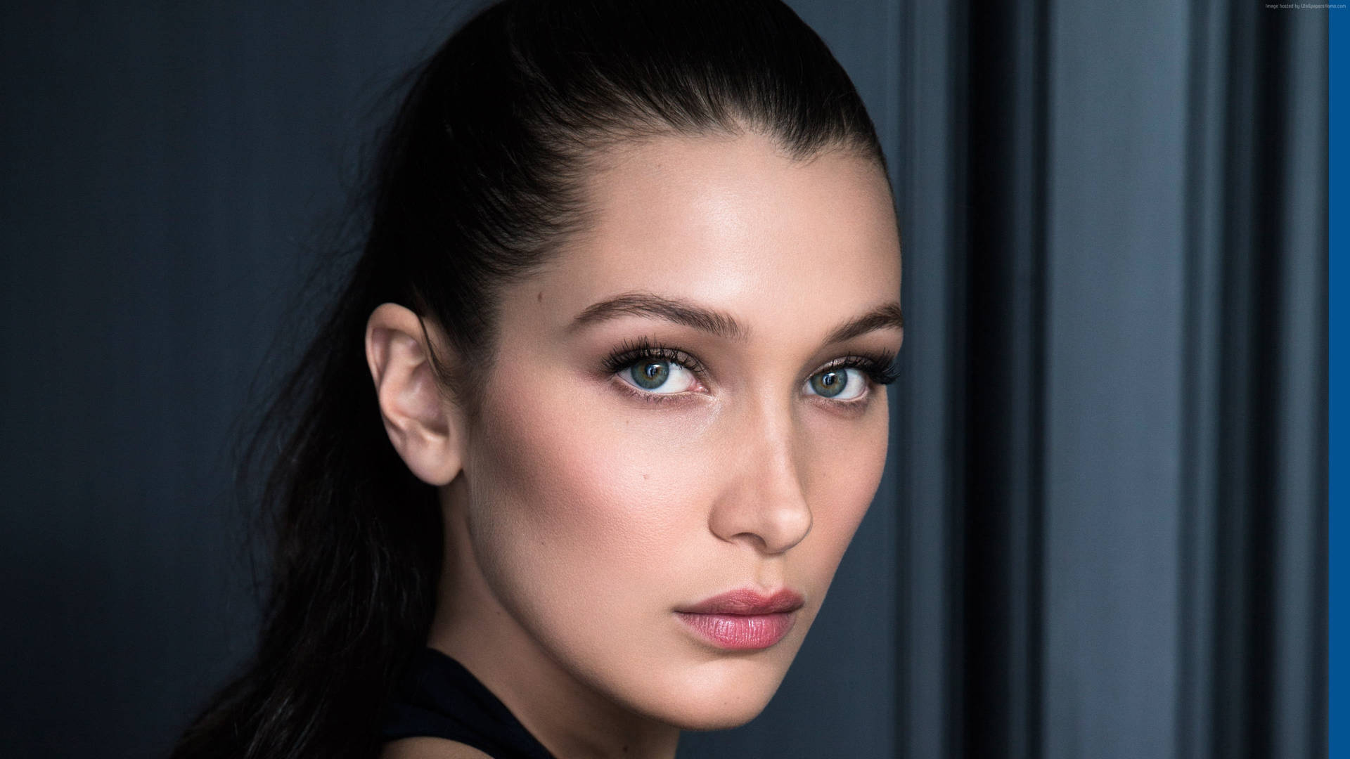 Bella Hadid Natural Close-up Shot Background