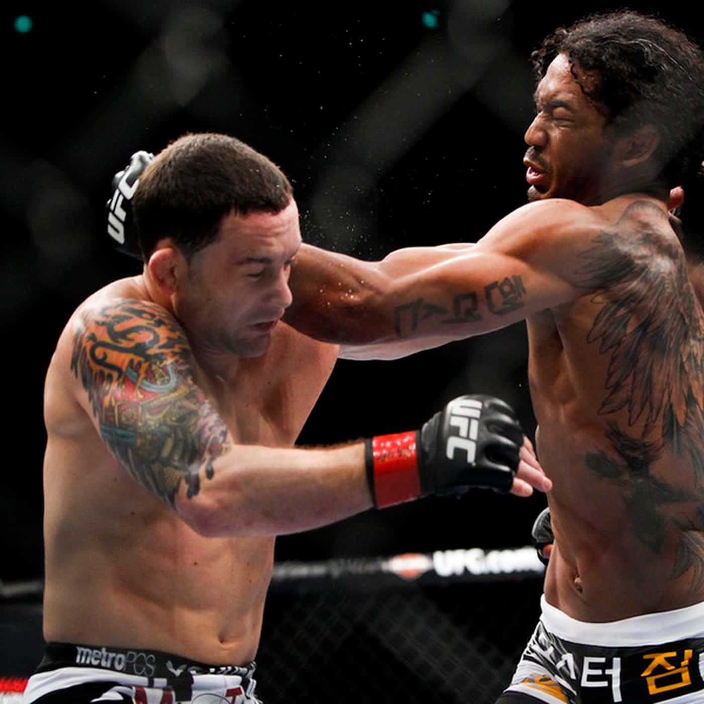 Ben Henderson And Frankie Edgar Exchanging Blows Background