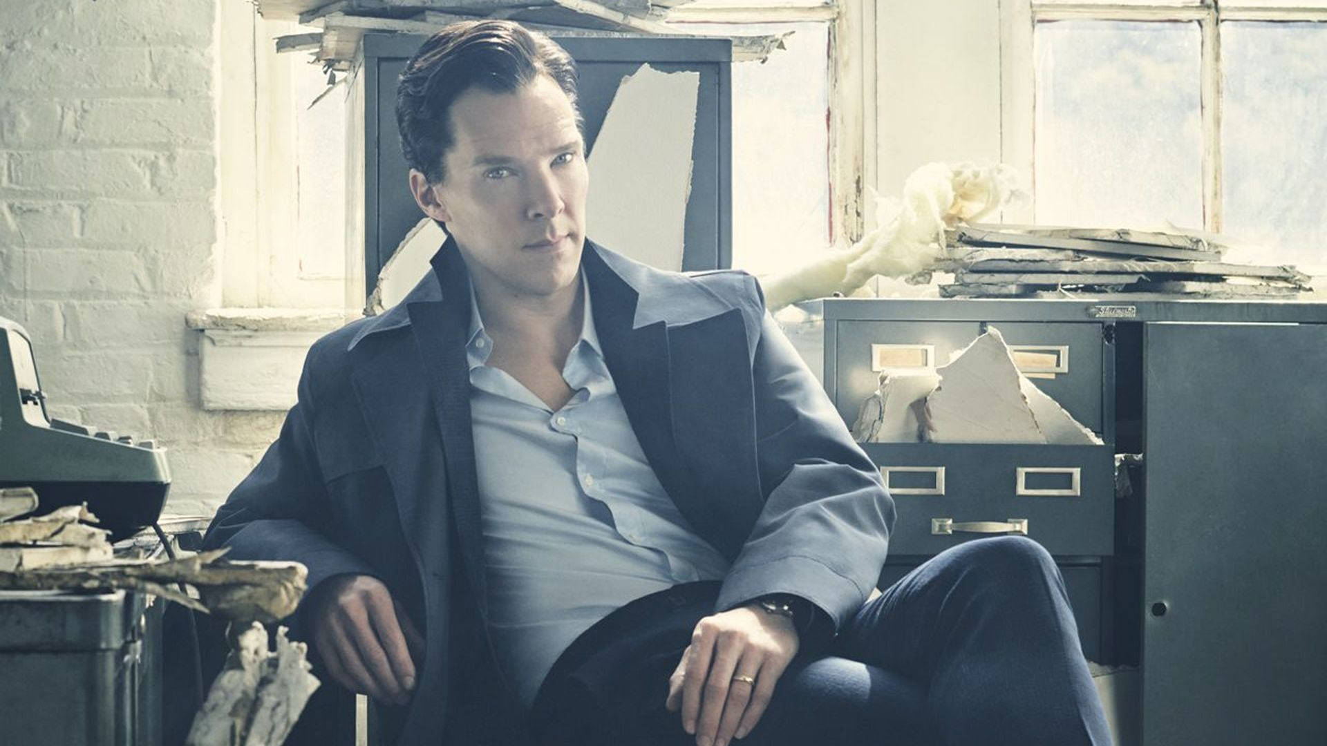 Benedict Cumberbatch As Inspector Background