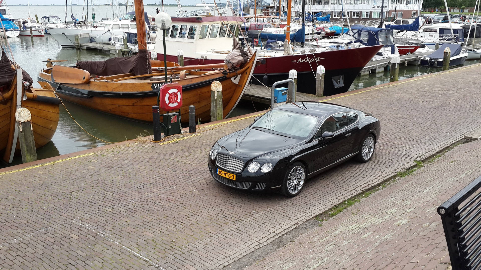 Bentley Cars Continental Gt Port Background