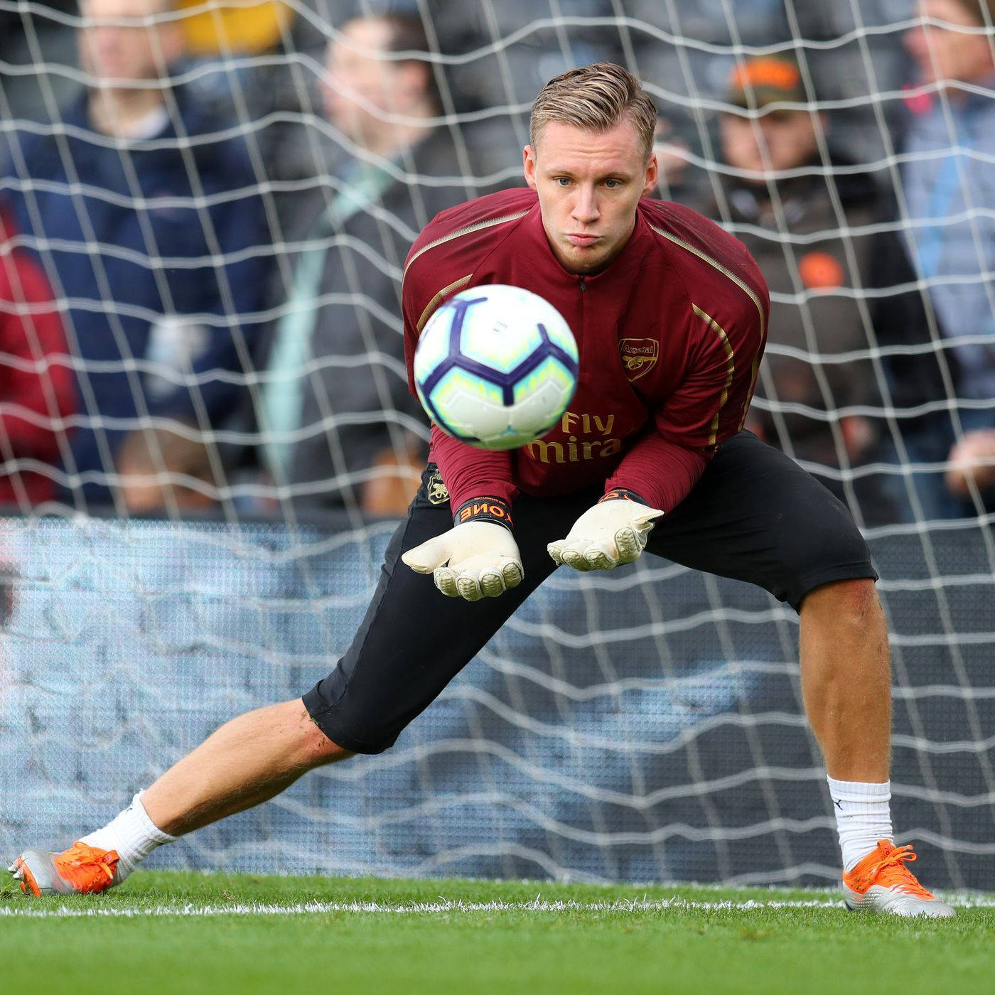 Bernd Leno And Approaching Ball Background