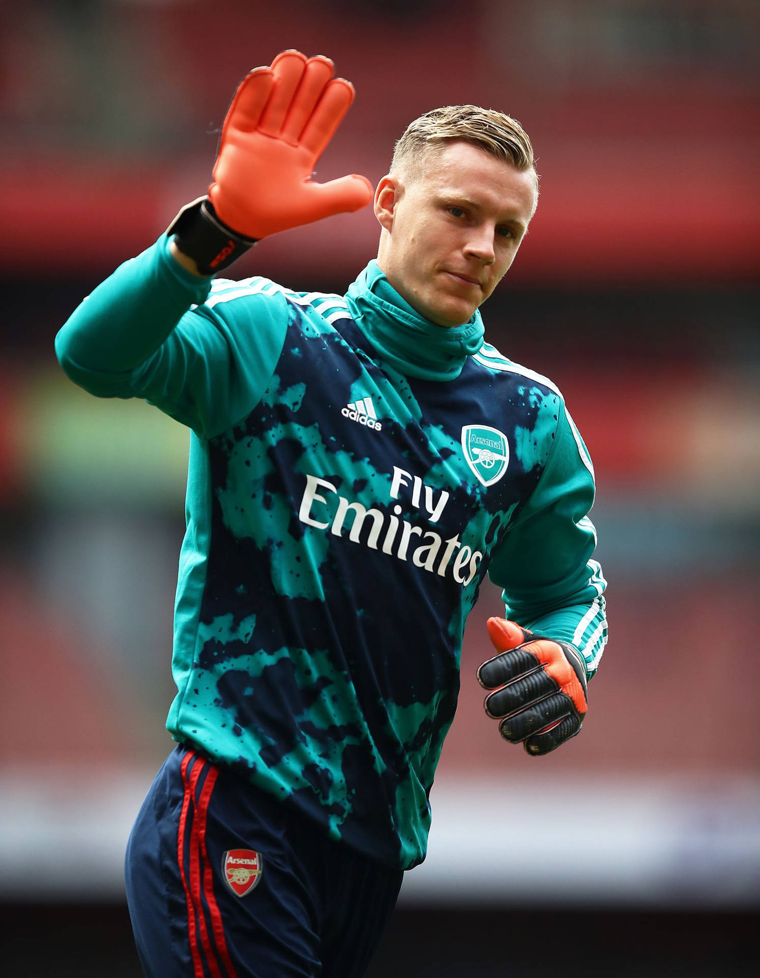 Bernd Leno Waving