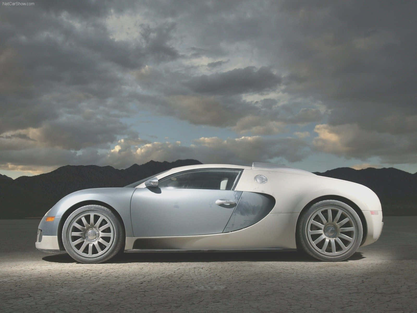 Best Bugatti Silver Veyron Hybrid Background