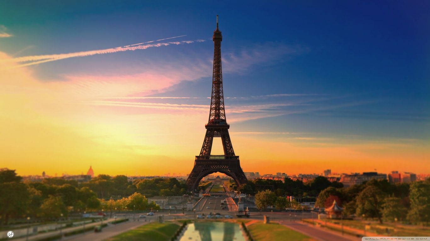 Best Eiffel Tower In Paris Background