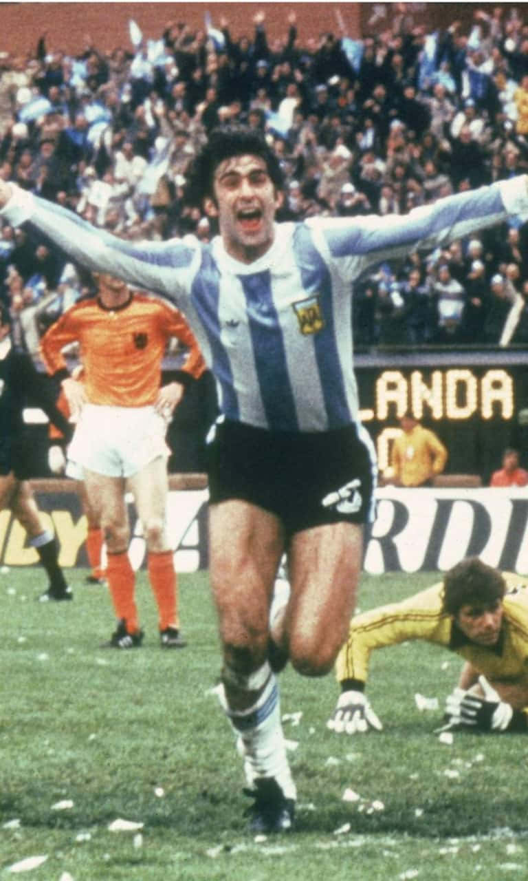 Best Football Athlete Mario Kempes Background