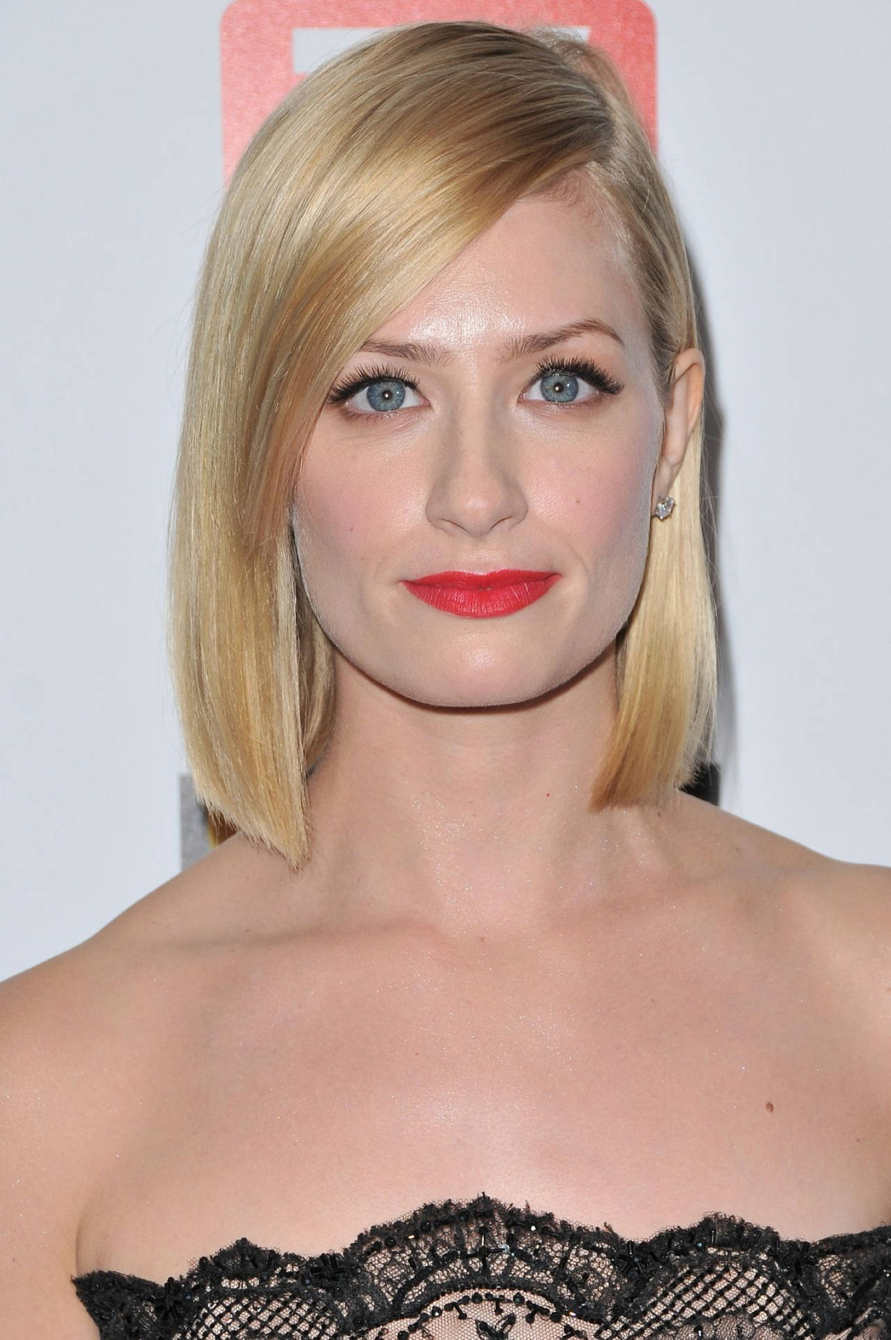 Beth Behrs 2015 Advocacy Awards Background